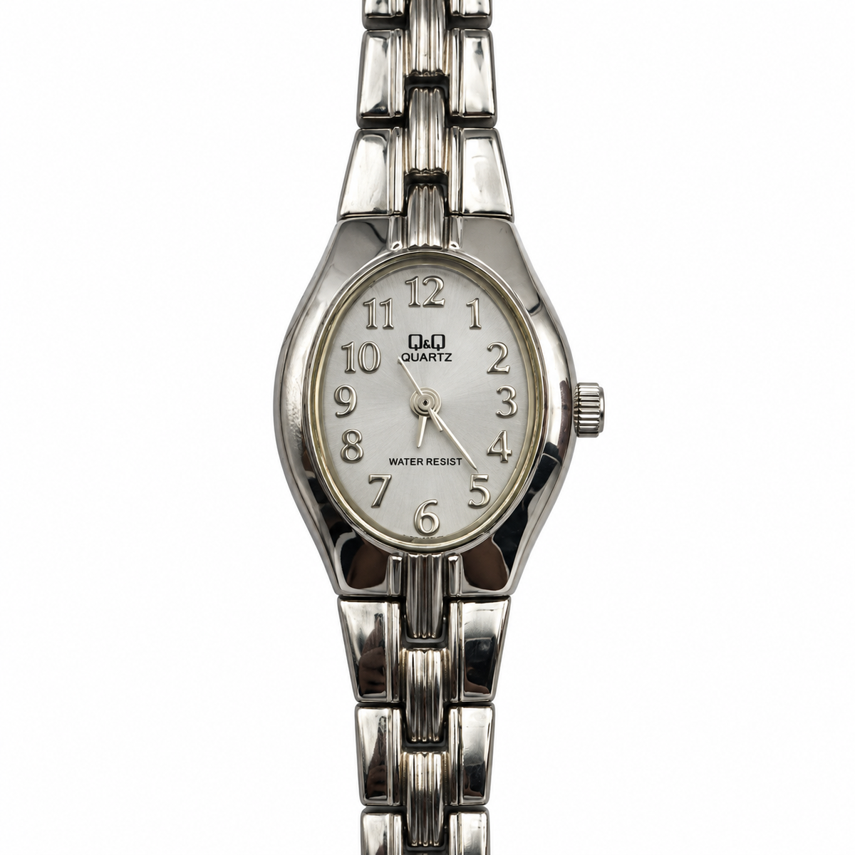 Orologio Q&Q ovale argentato – L’eleganza discreta del tempo