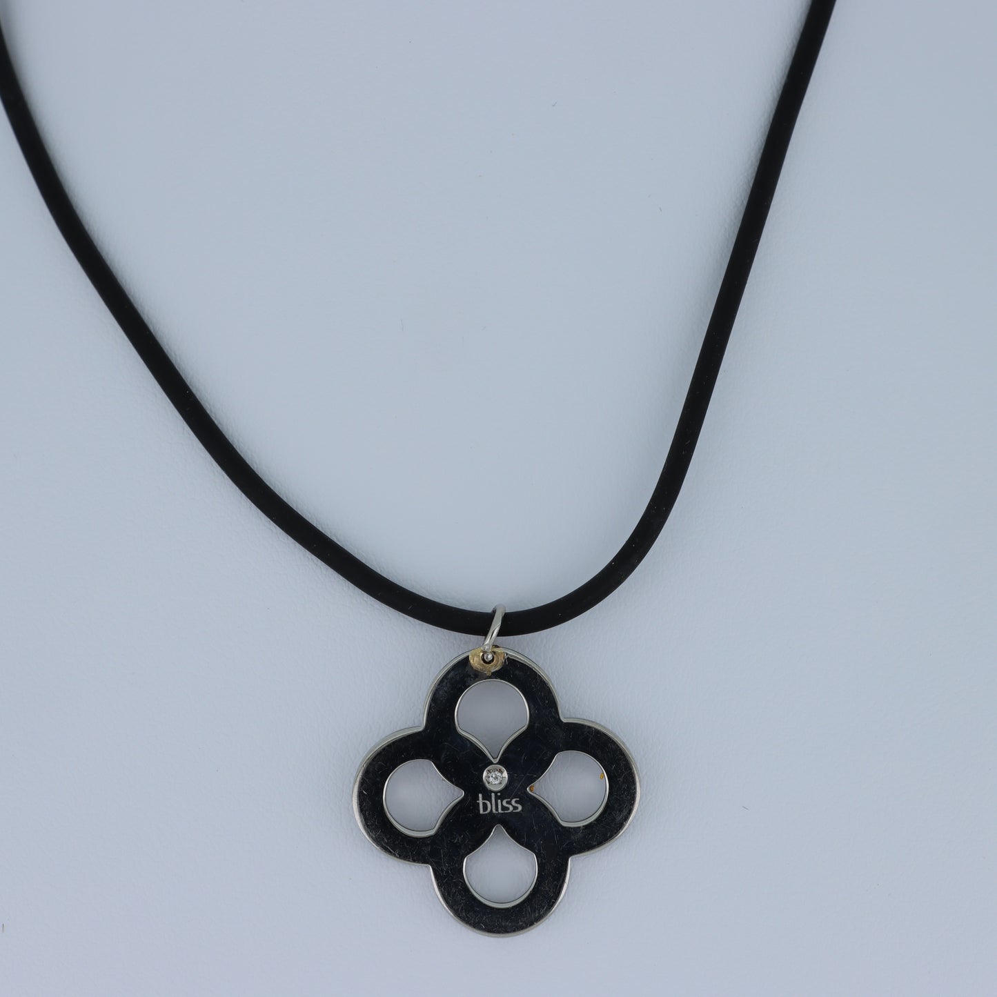 Bliss – Collana Quadrifoglio Acciaio con Cristallo e Cordino Nero