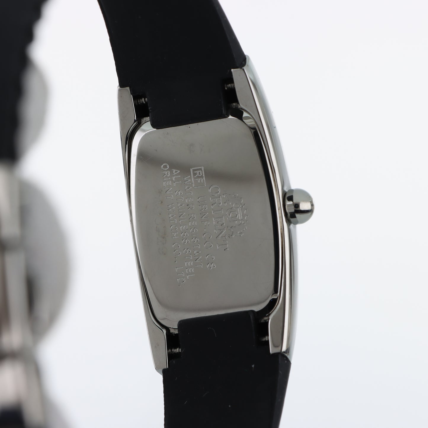 Orologio Orient Lady Bangle - Cassa Avvolgente Silver con Quadrante Madreperla e Cinturino Nero