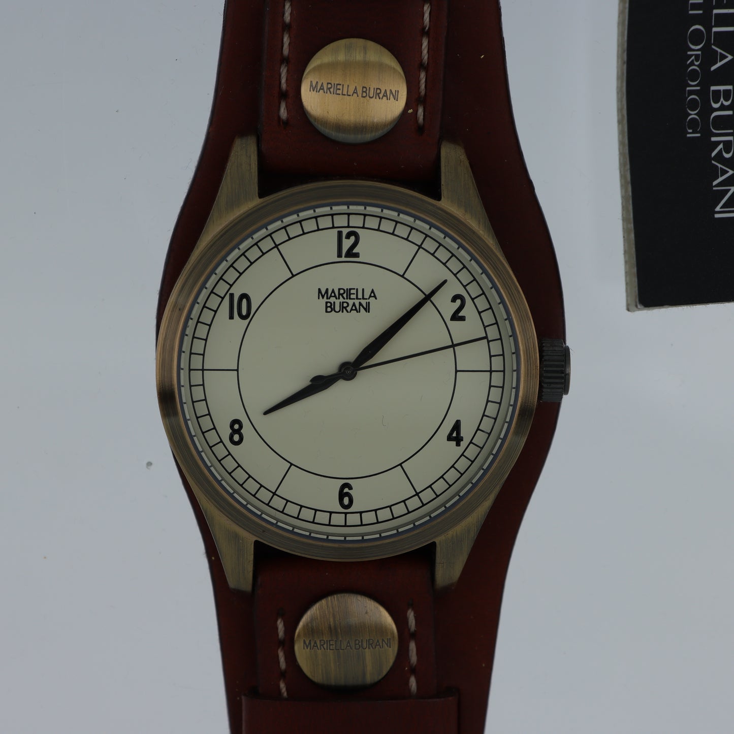 Mariella Burani – Orologio Unisex Stile Aviatore Cassa Bronzo Quadrante Crema Maxi Cuff Cuoio Borchie