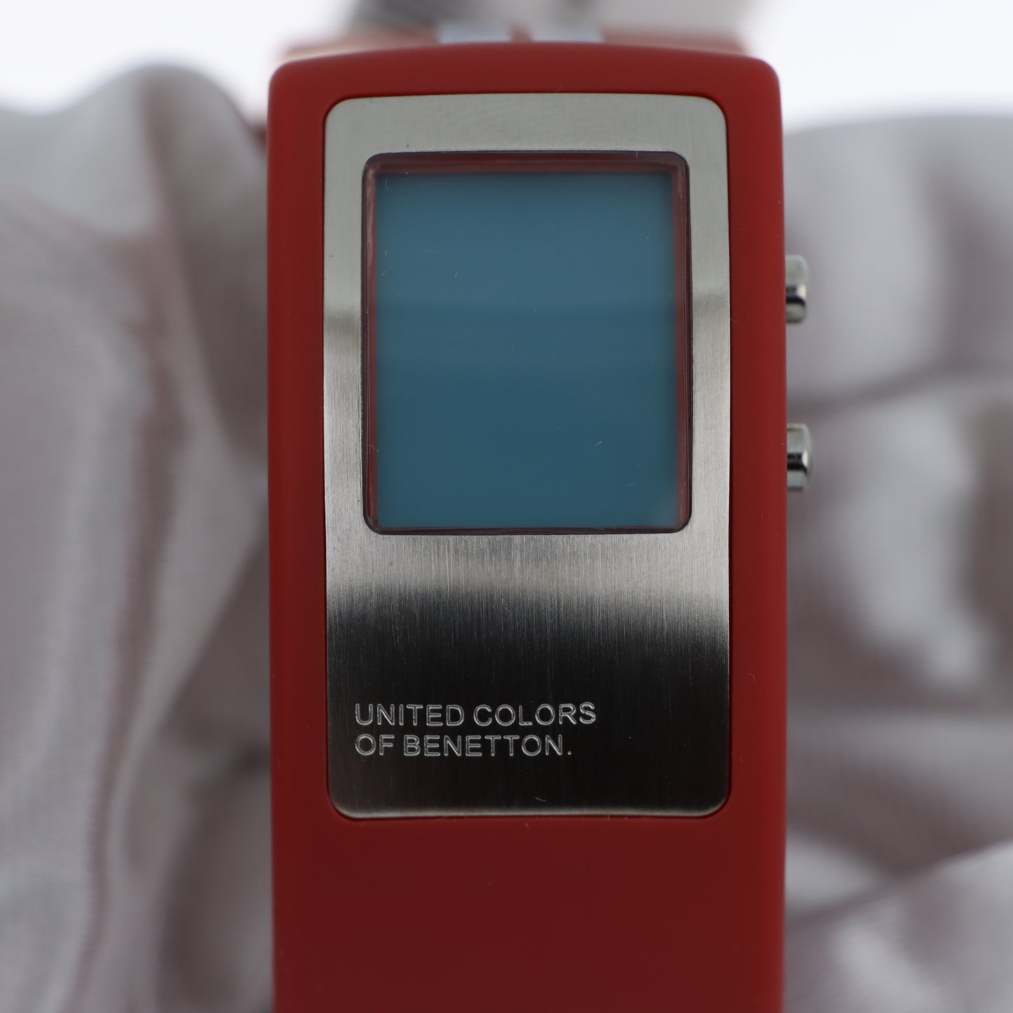 United Colors of Benetton Orologio Digitale – Total Red Cassa Specchio Display Retroilluminato Blu