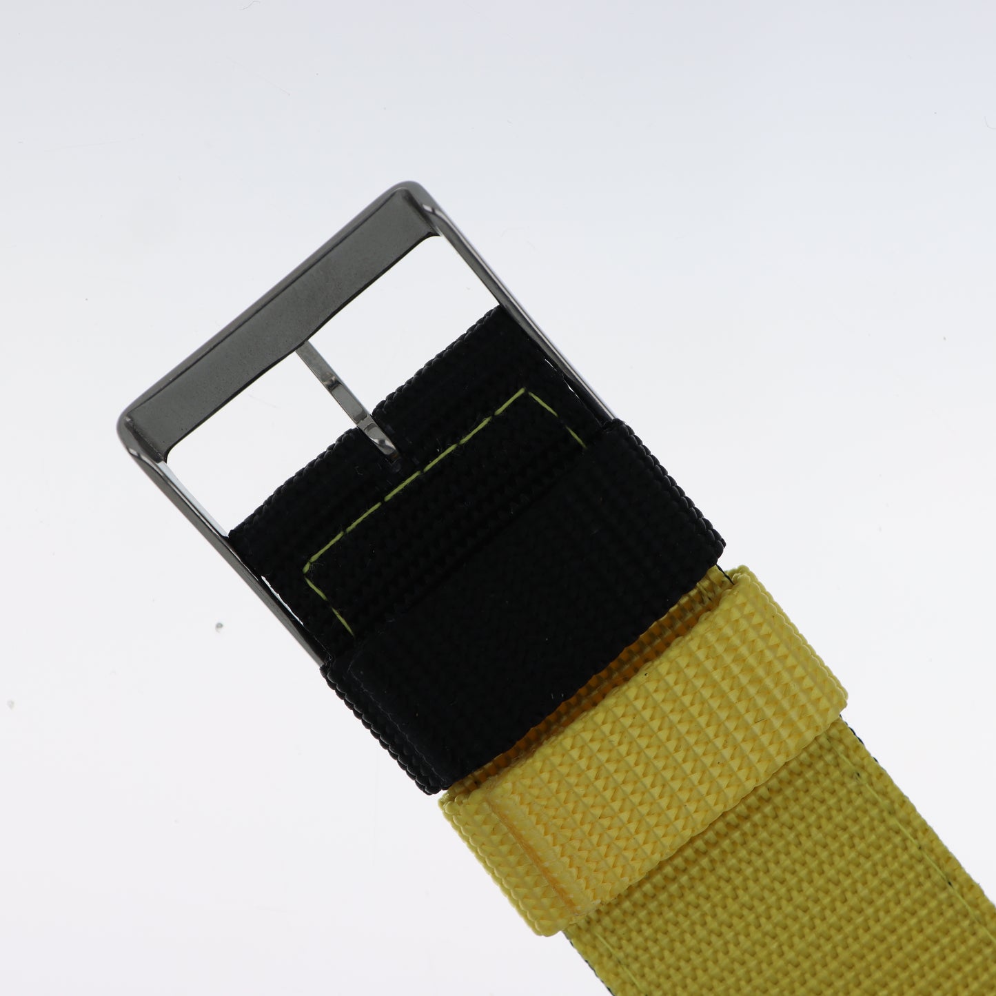 Cinturino Orologio NATO in Tessuto Nero con Passante Giallo – Fibbia Acciaio 3H