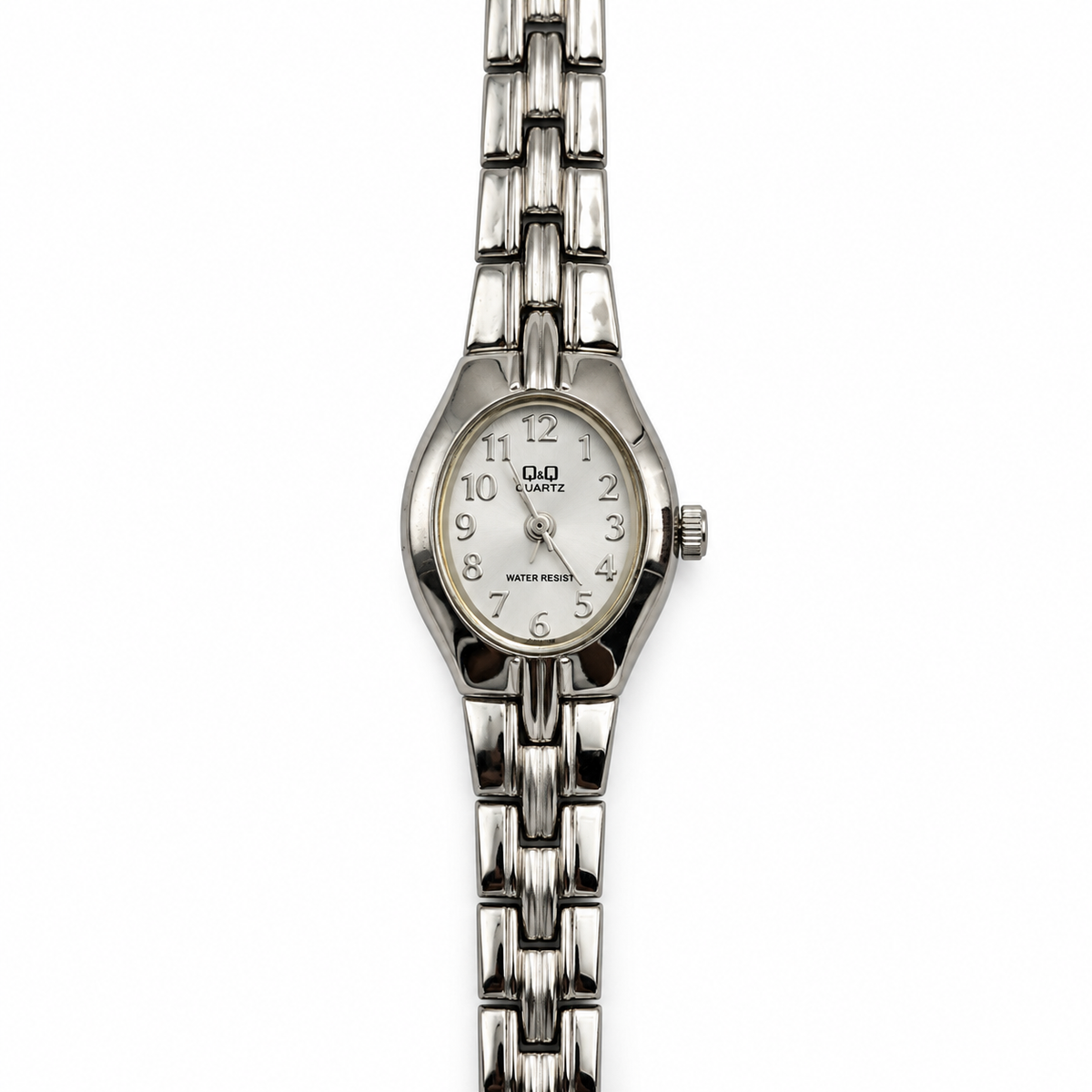 Orologio Donna Q&Q Ovale Argentato con Quadrante Chiaro e Bracciale a Maglie