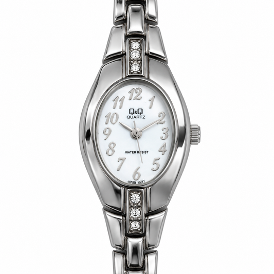 Orologio donna argentato con quadrante ovale chiaro e dettagli luminosi sul bracciale