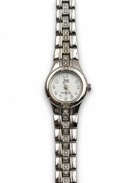 Orologio Donna Q&Q Argentato con Quadrante Chiaro e Bracciale con Dettagli Brillanti