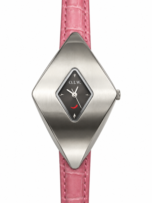 Orologio O.I.W. a rombo argentato con quadrante nero e cinturino rosa