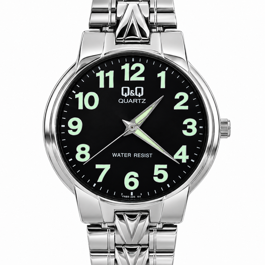 Q&Q Quartz – Orologio Uomo Quadrante Nero Numeri Luminescenti Bracciale Acciaio Water Resist