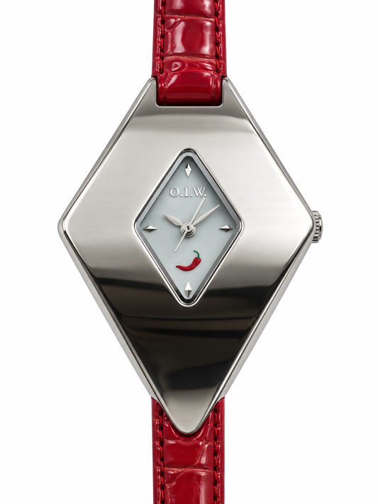 Orologio O.I.W. argentato a rombo con quadrante chiaro e cinturino rosso