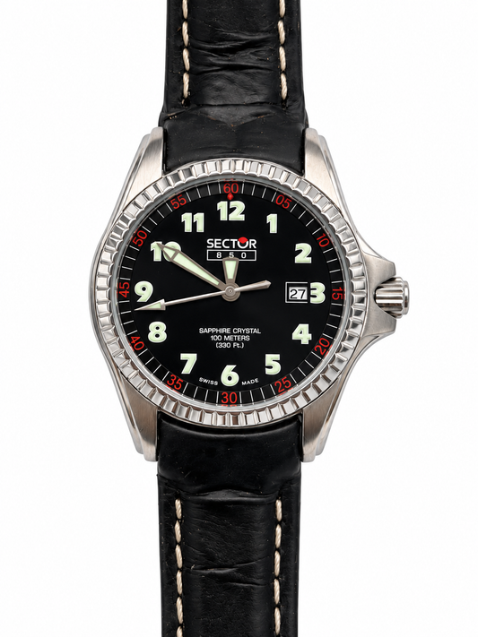 Sector 850 orologio uomo quadrante nero numeri arabi luminescenti lunetta graduata zaffiro 100 metri Swiss Made cinturino pelle nera