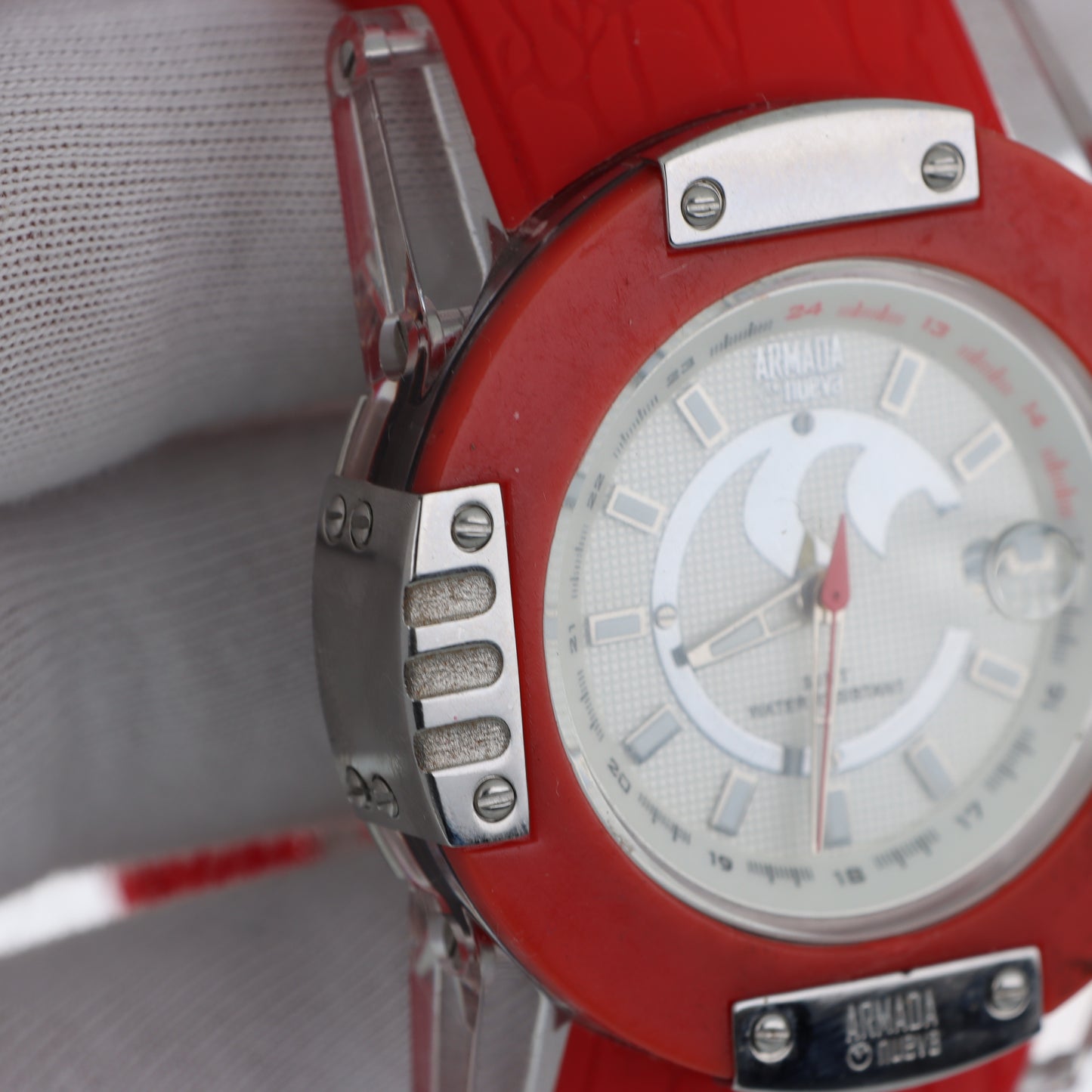 Armada Nueva – Orologio Sport Quadrante Bianco Bezel Rosso Scala 24H Water Resistant 50MT con Data