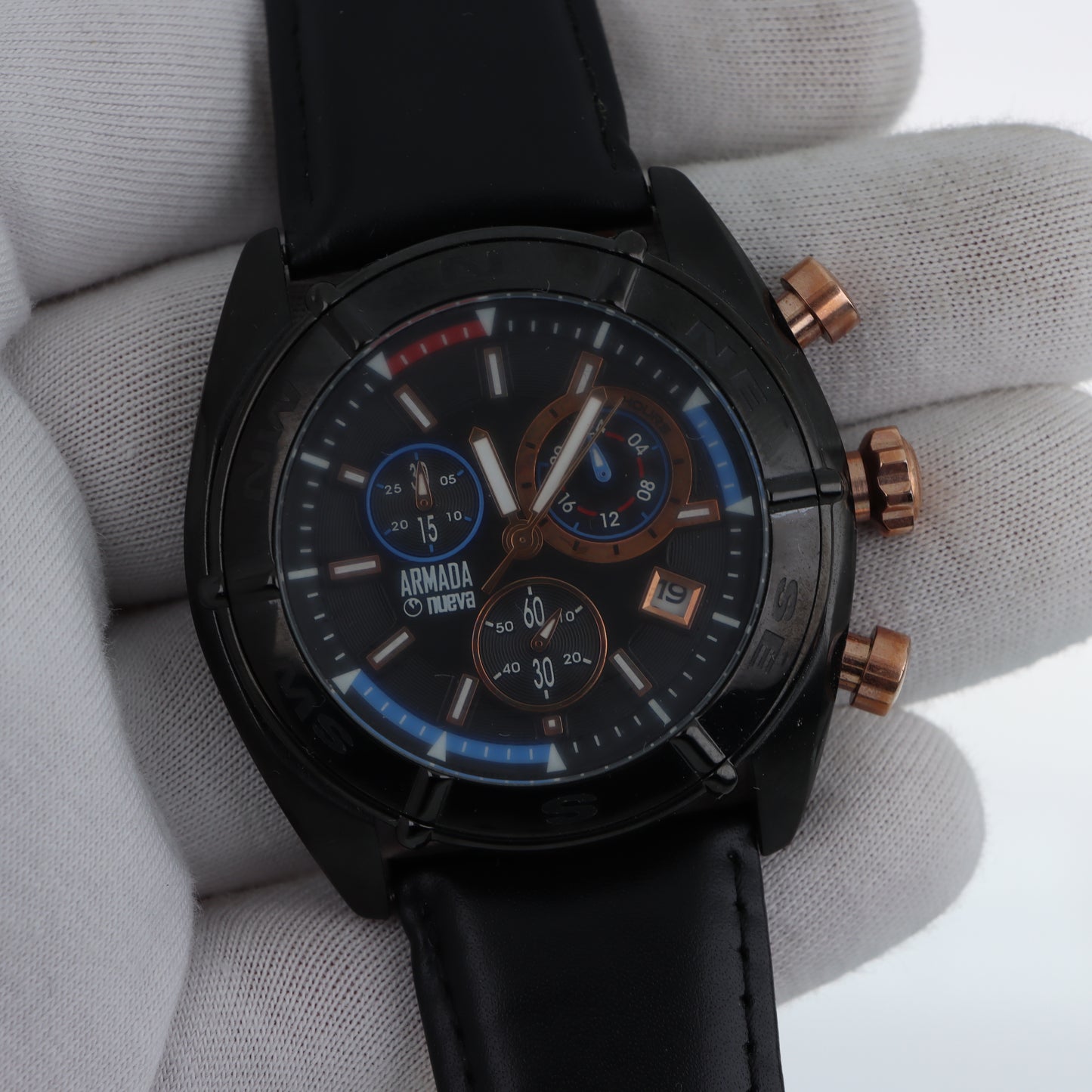 Armada Nueva – Cronografo Bussola Total Black con Dettagli Oro Rosa e Cinturino Pelle Nera