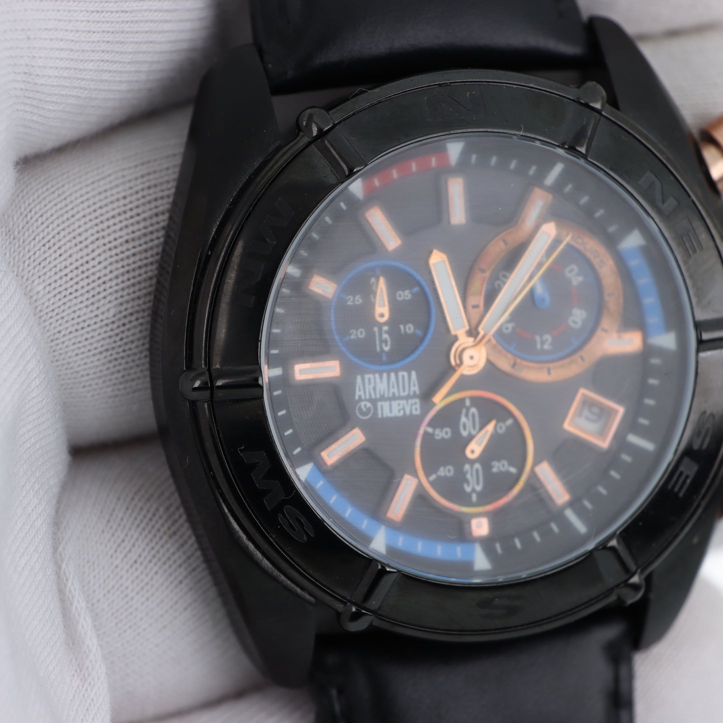 Armada Nueva – Cronografo Bussola Total Black con Dettagli Oro Rosa e Cinturino Pelle Nera