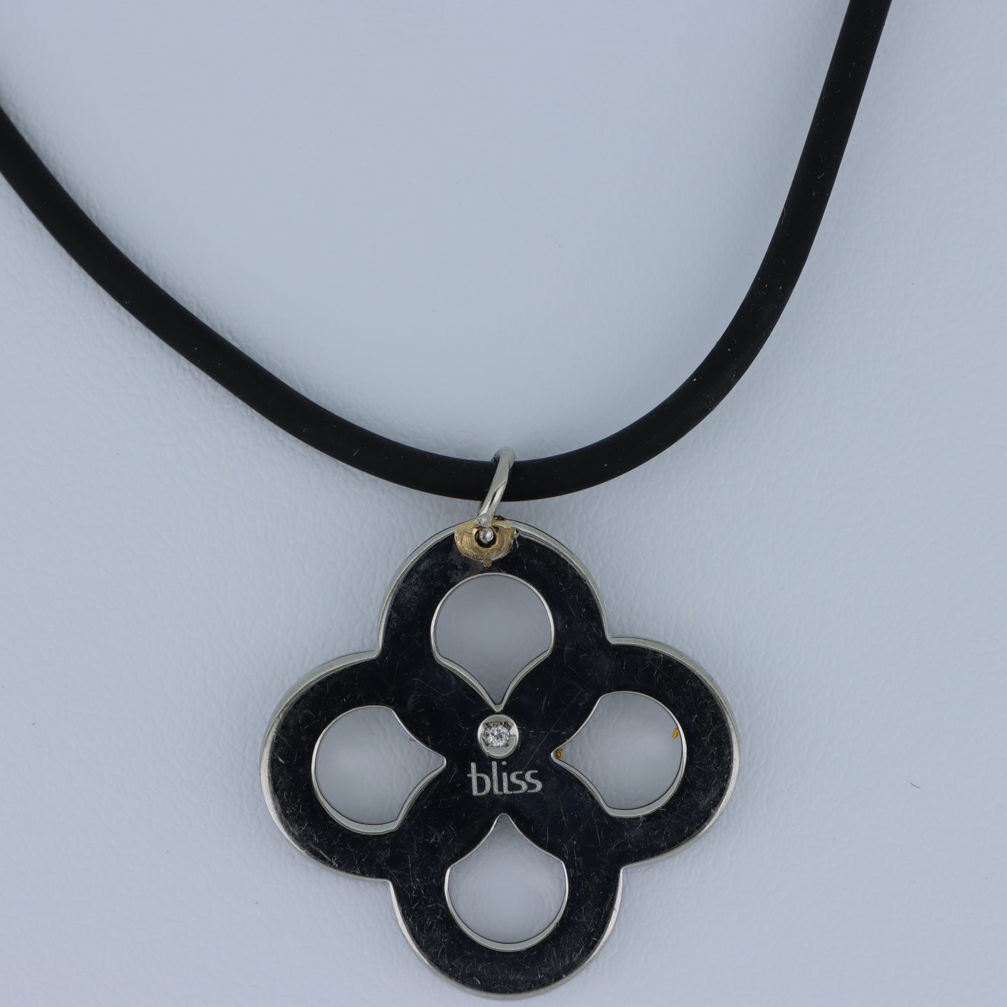 Bliss – Collana Quadrifoglio Acciaio con Cristallo e Cordino Nero