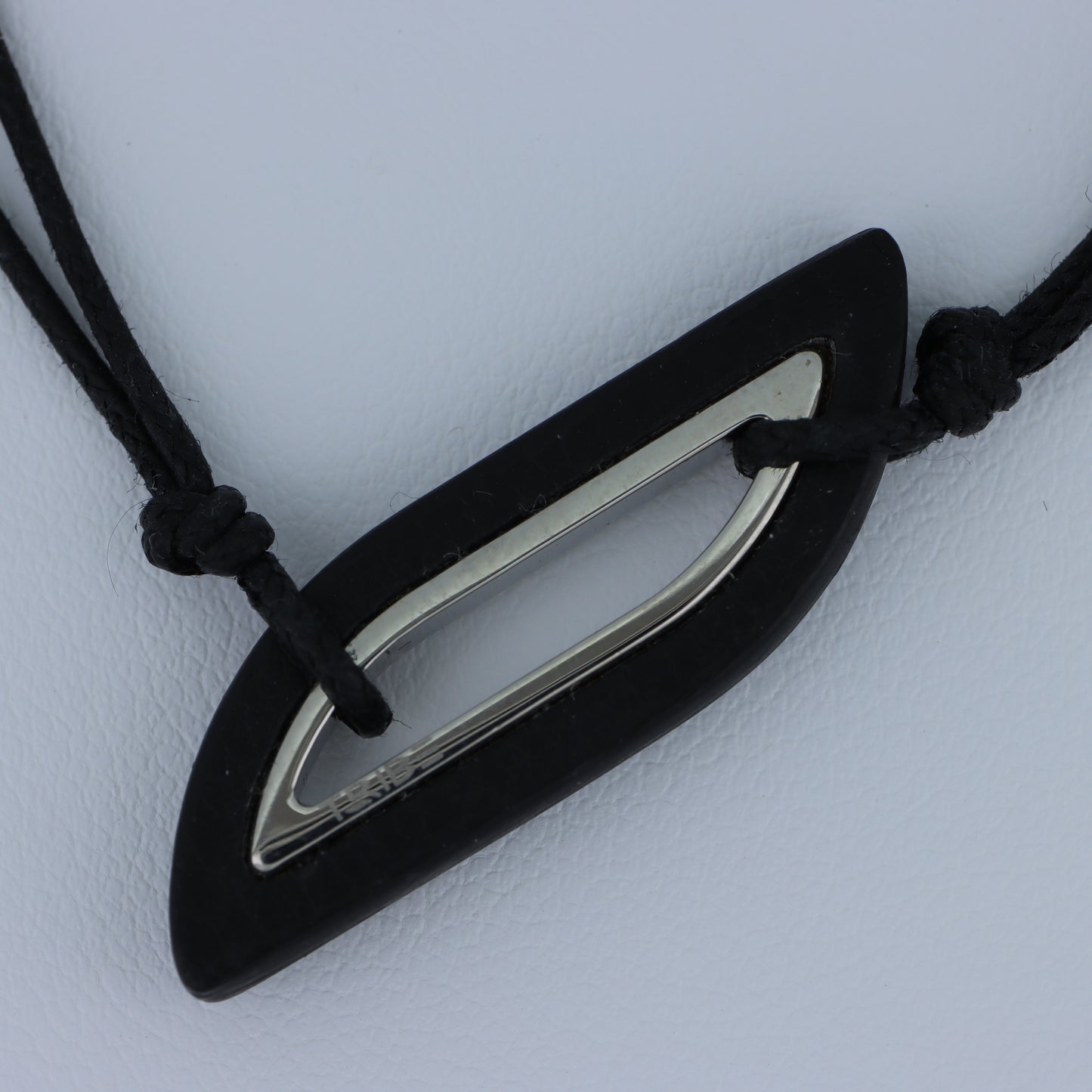 Breil – Collana Pendente Losanga Bicolor Resina Nera e Acciaio con Cordino Nero