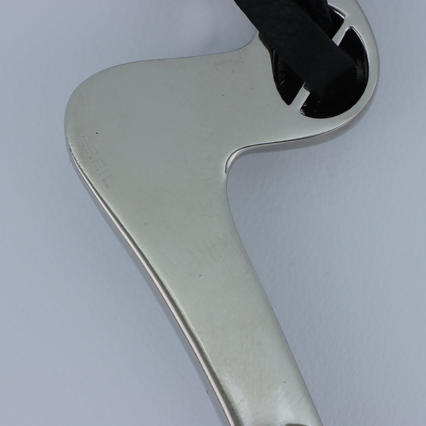 Breil – Collana Pendente Onda Sinuosa Acciaio Spazzolato con Cordino Nero