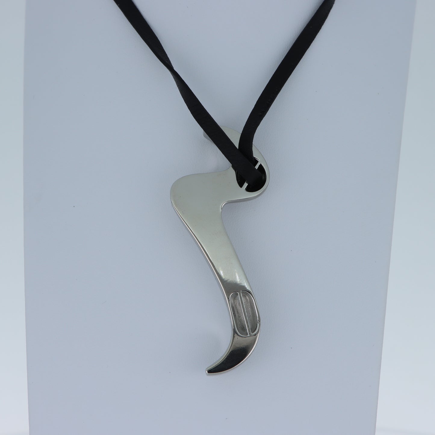 Breil – Collana Pendente Onda Sinuosa Acciaio Spazzolato con Cordino Nero
