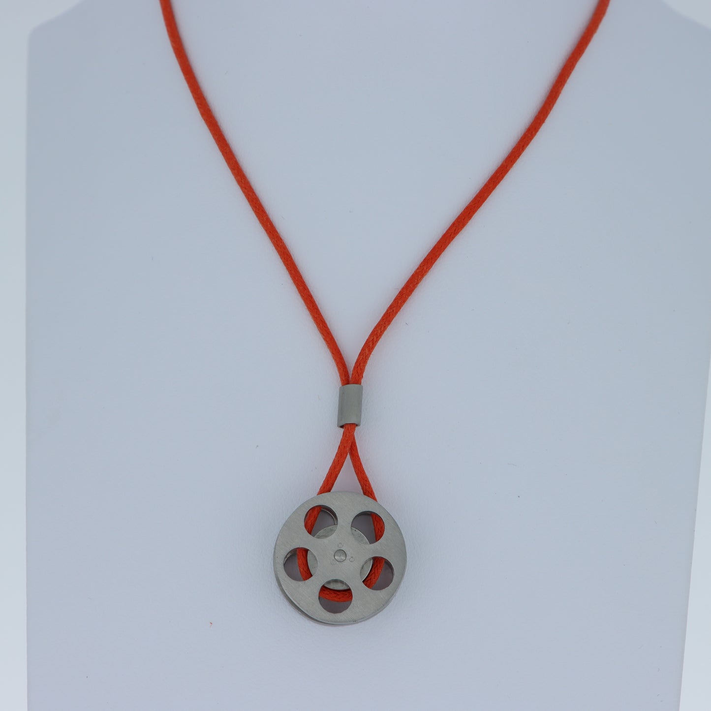 Breil Tribe – Collana Pendente Disco Ruota Acciaio Spazzolato con Cordino Arancione