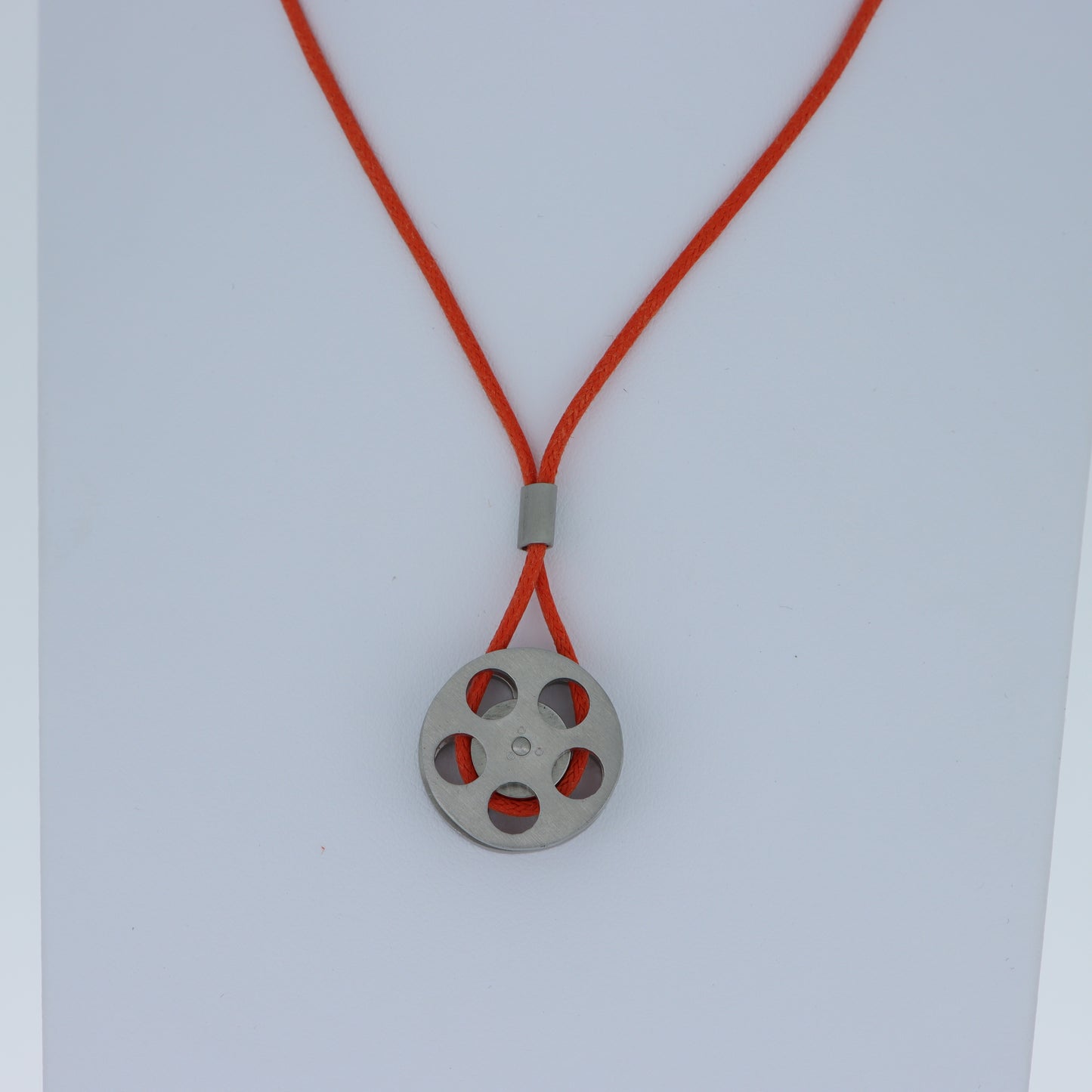 Breil Tribe – Collana Pendente Disco Ruota Acciaio Spazzolato con Cordino Arancione