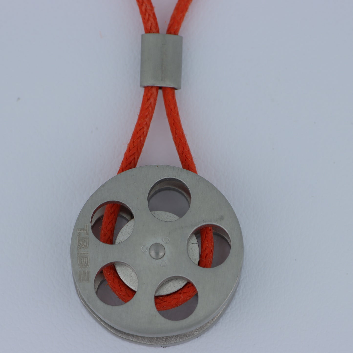 Breil Tribe – Collana Pendente Disco Ruota Acciaio Spazzolato con Cordino Arancione