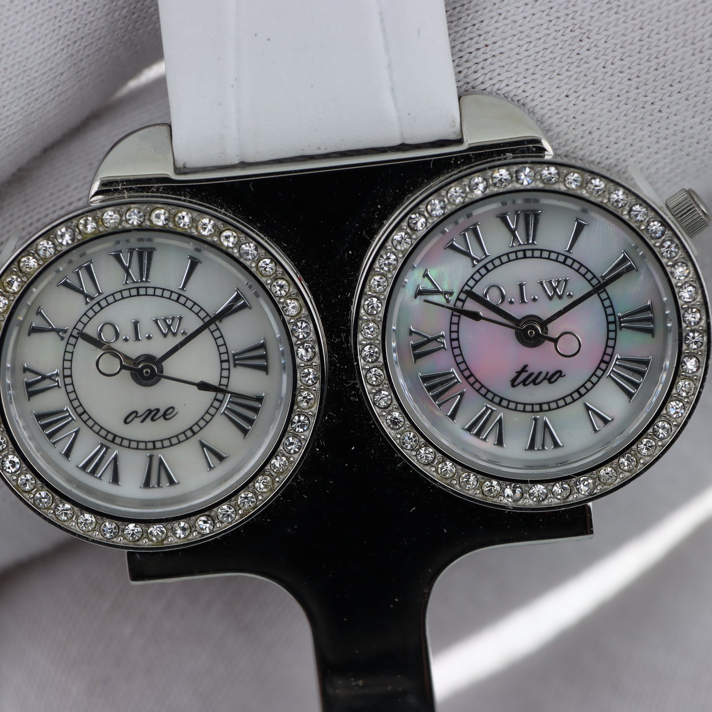 O.I.W. Twin - Orologio Donna Doppio Quadrante Madreperla con Cristalli Cinturino Pelle Bianco