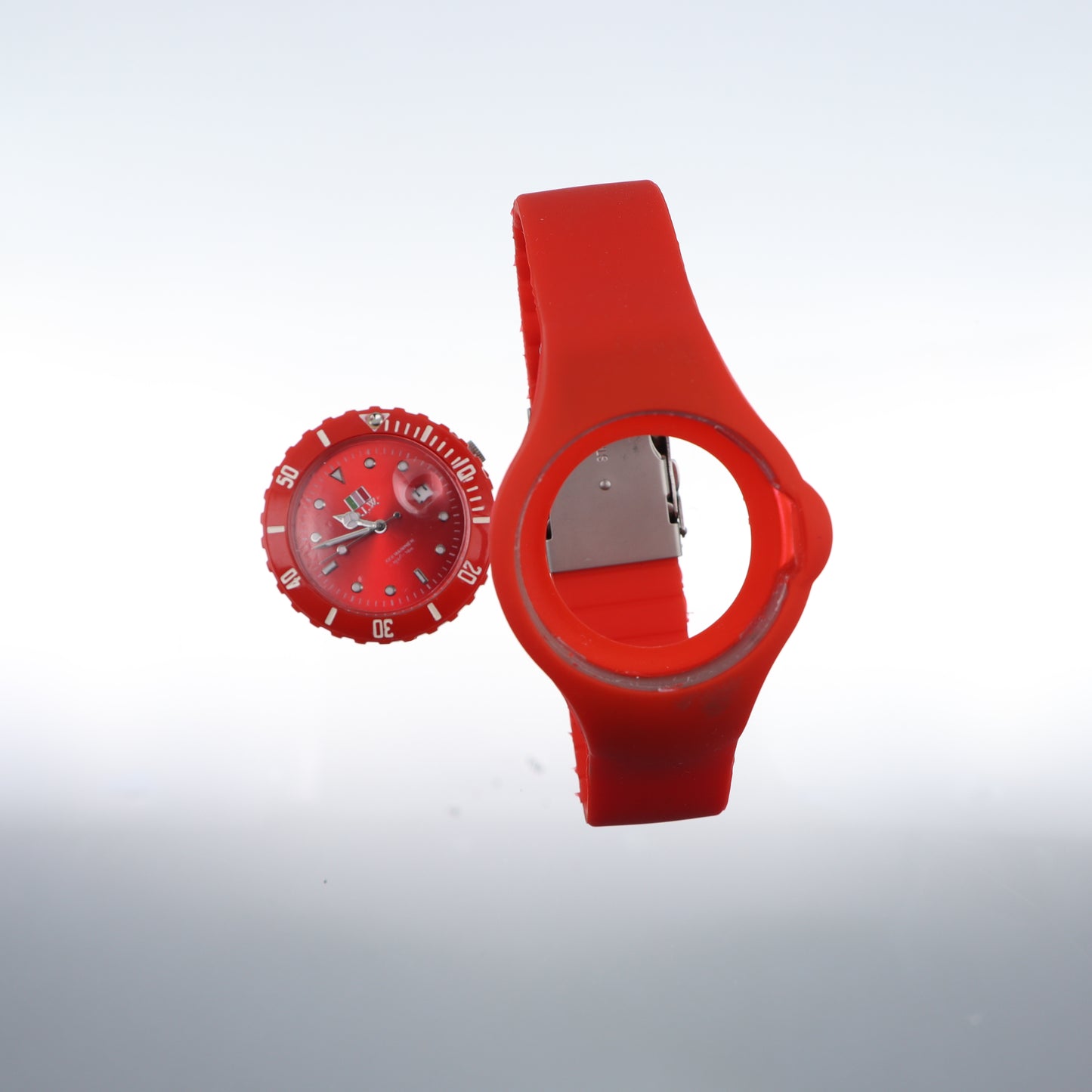 O.I.W. XXX Mariner Rosso - Orologio Unisex Sport Total Red Quadrante Rosso Cinturino Silicone 30M