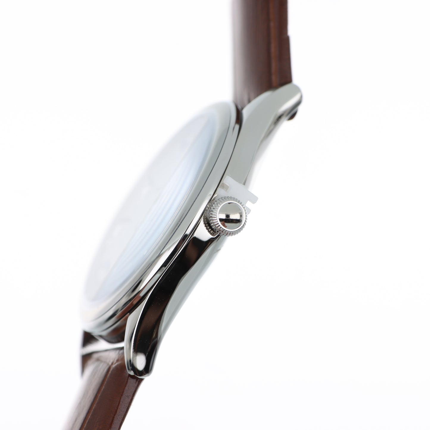 Blue Spirit Slim Watch – Quadrante Bianco Guilloché, Cassa Silver Sottile e Cinturino in Pelle Marrone Coccodrillo