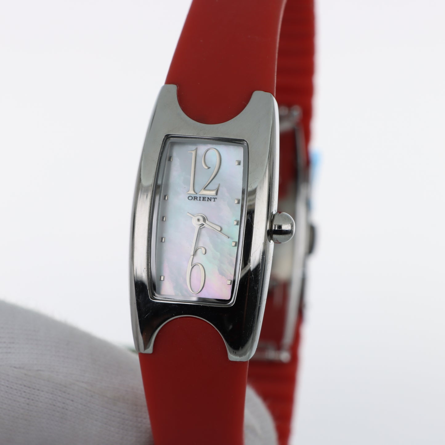 Orologio Orient Lady Bangle Red - Cassa Avvolgente Silver con Quadrante Madreperla e Cinturino Rosso