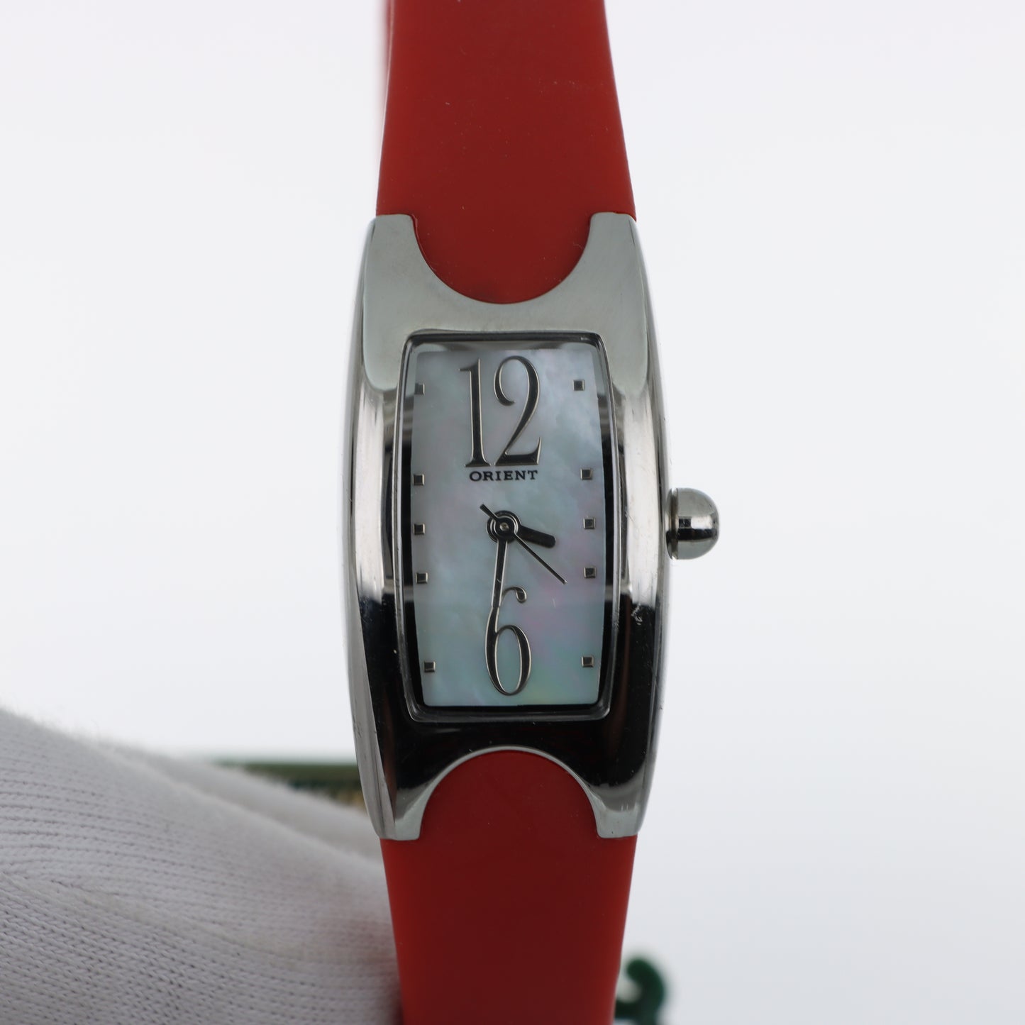 Orologio Orient Lady Bangle Red - Cassa Avvolgente Silver con Quadrante Madreperla e Cinturino Rosso