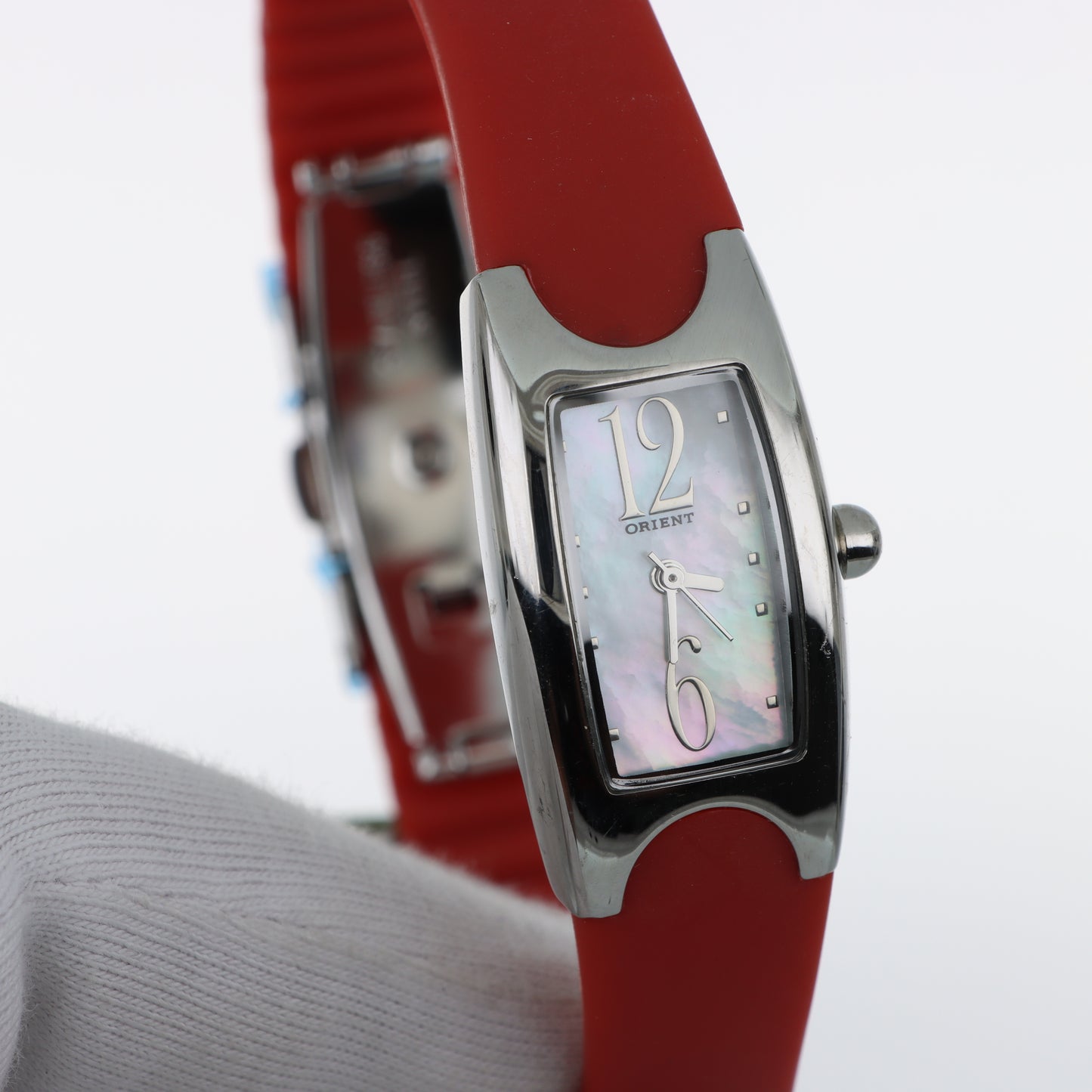 Orologio Orient Lady Bangle Red - Cassa Avvolgente Silver con Quadrante Madreperla e Cinturino Rosso