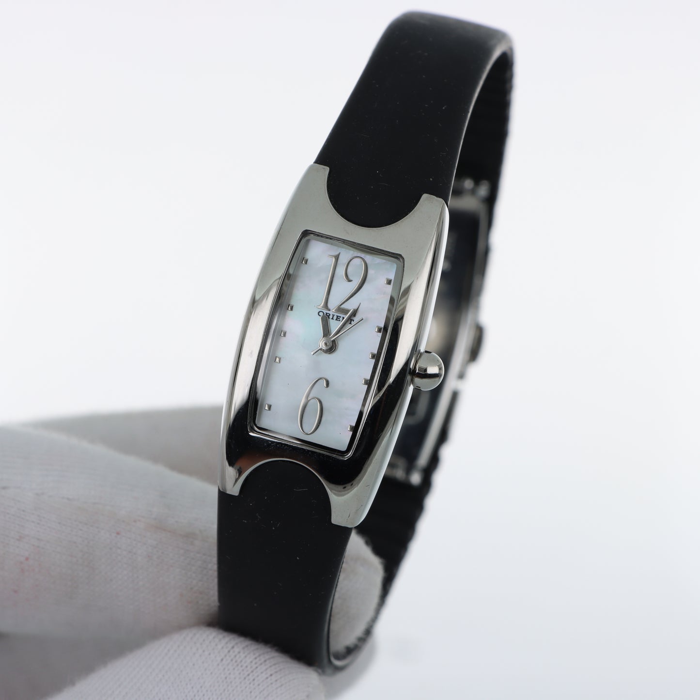 Orologio Orient Lady Bangle - Cassa Avvolgente Silver con Quadrante Madreperla e Cinturino Nero