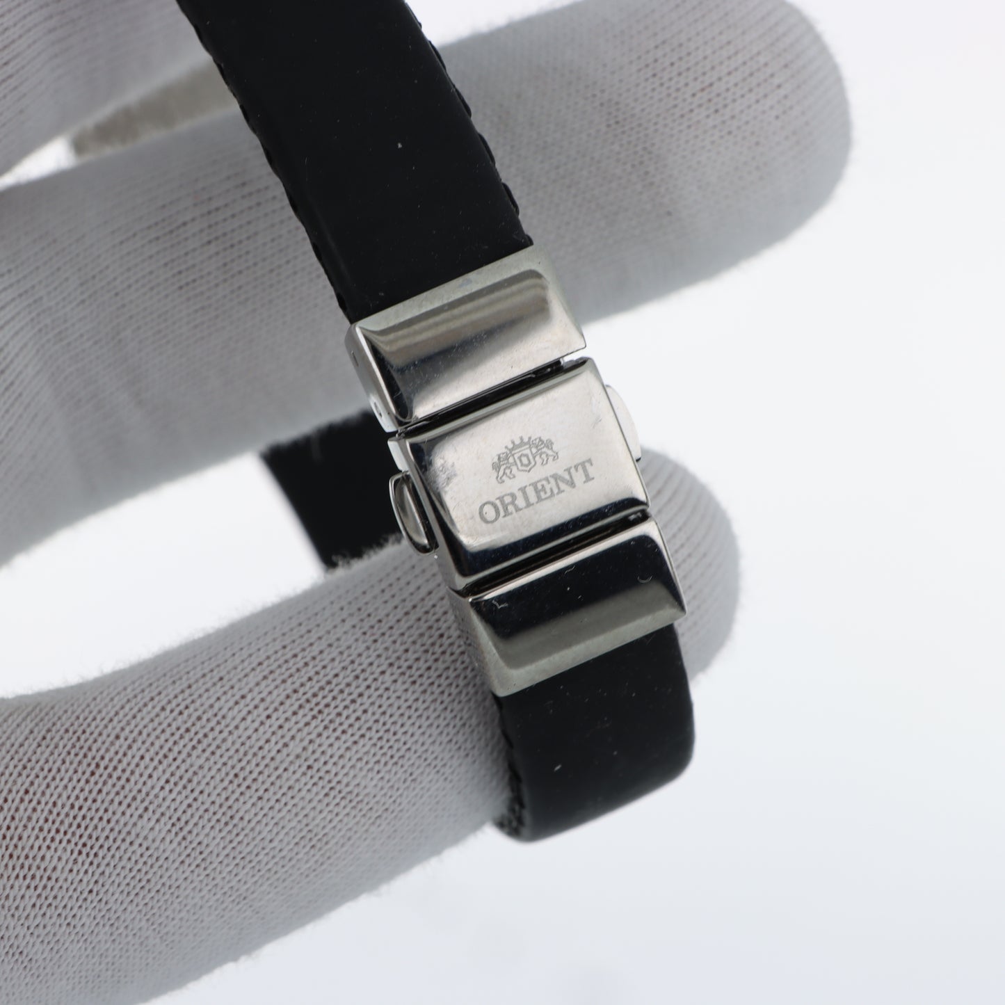 Orologio Orient Lady Bangle - Cassa Avvolgente Silver con Quadrante Madreperla e Cinturino Nero