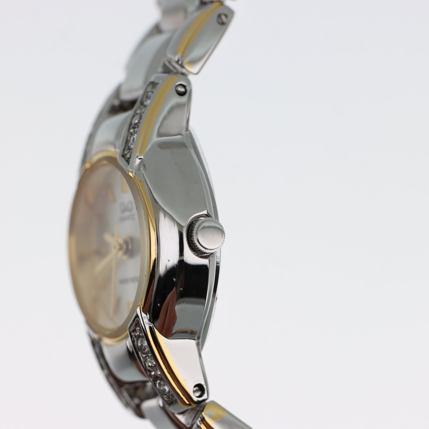 Q&Q Quartz GE15-401 – Orologio Bicolore con Cristalli Water Resist