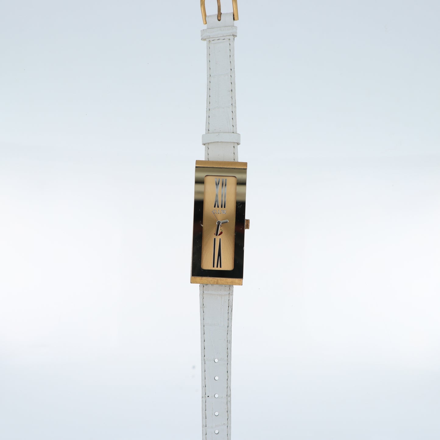 O.I.W. – Orologio Donna Cassa Tank Dorata Quadrante Champagne Cinturino Bianco