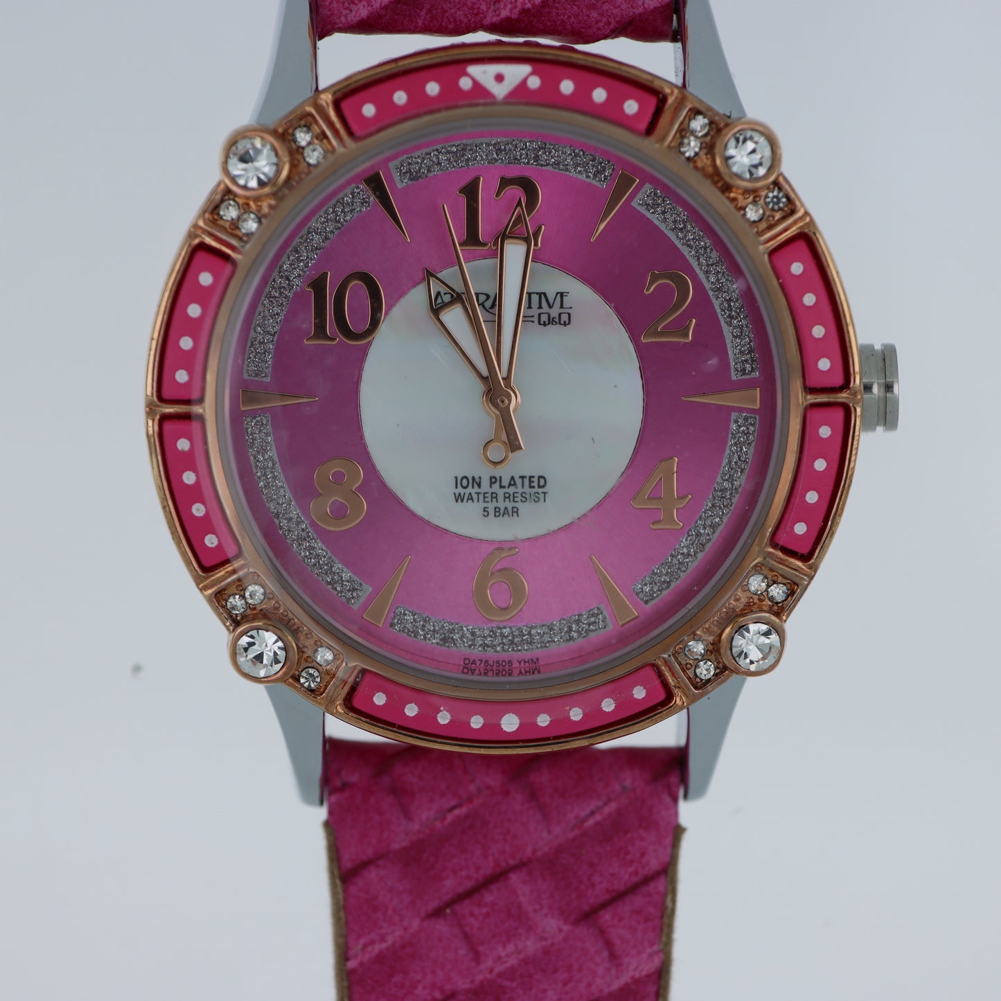 Q&Q Attractive – Orologio Donna Rosa Fucsia Ion Plated Madreperla 5 Bar