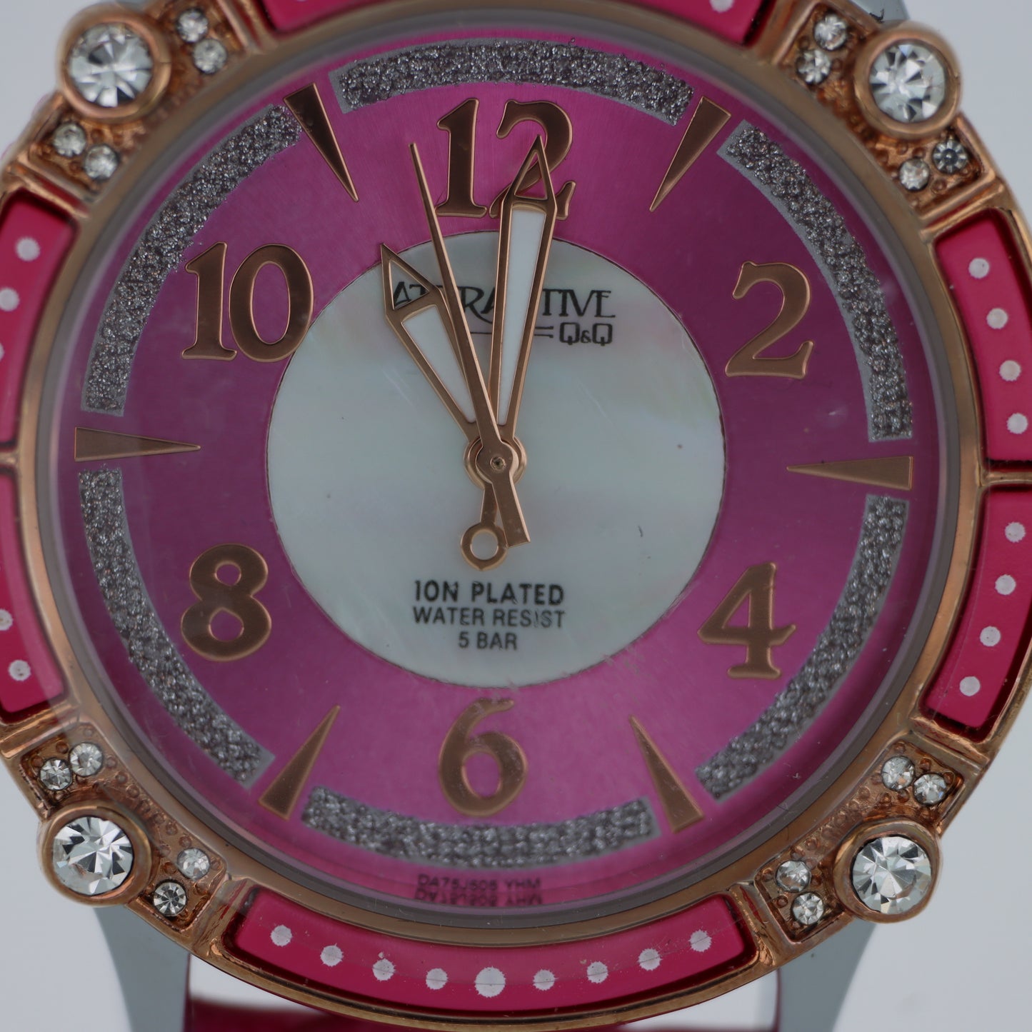 Q&Q Attractive – Orologio Donna Rosa Fucsia Ion Plated Madreperla 5 Bar