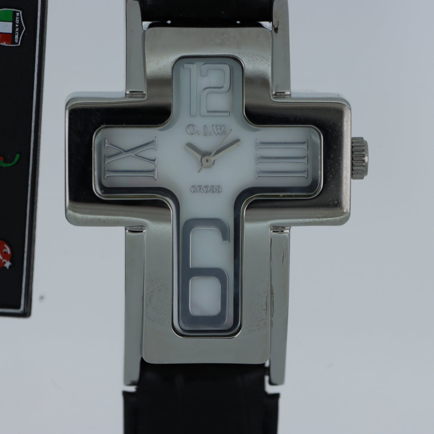 O.I.W. Cross – Orologio Unisex Cassa a Croce Quadrante Bianco Cinturino Pelle Nera