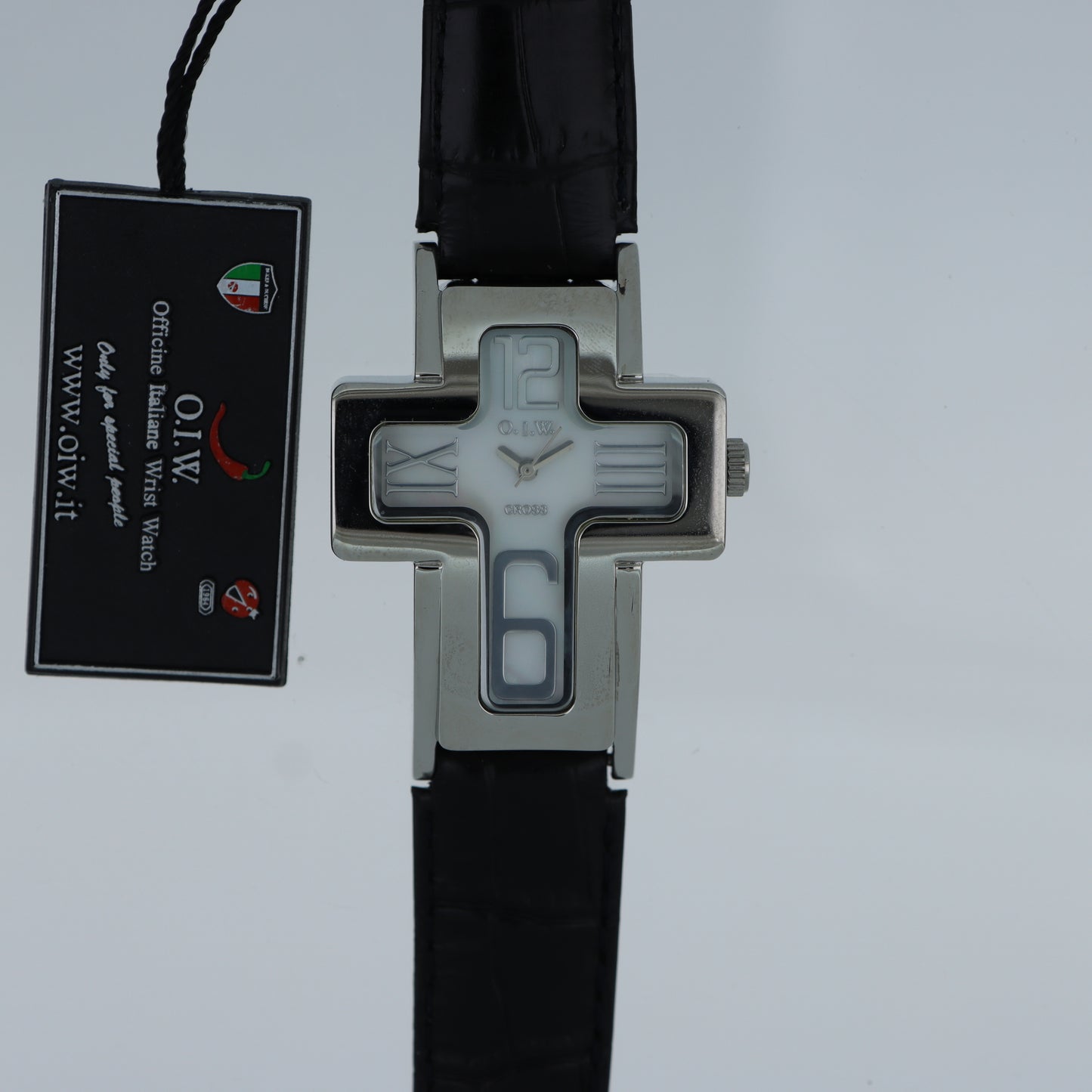 O.I.W. Cross – Orologio Unisex Cassa a Croce Quadrante Bianco Cinturino Pelle Nera