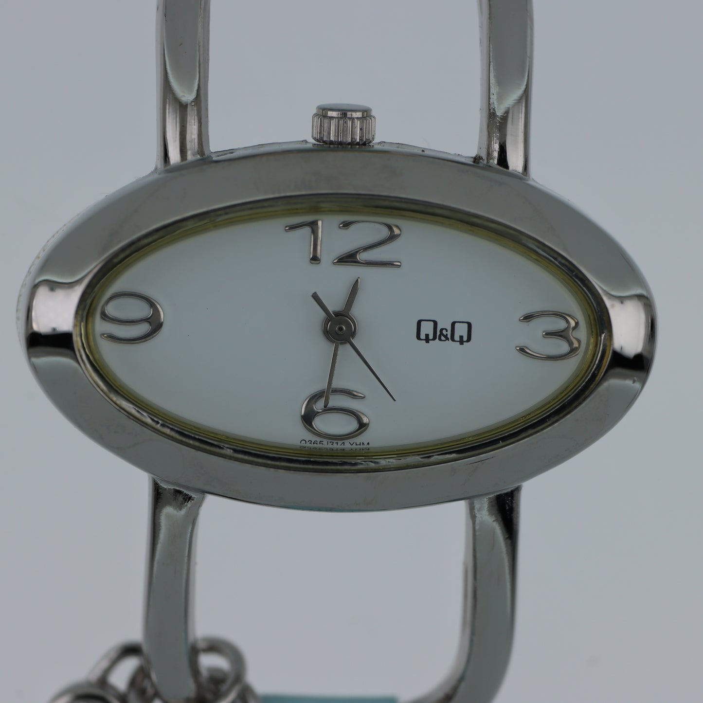 Q&Q – Orologio Donna Cassa Ovale Azzurro Ciondolo Chiave Cristallo