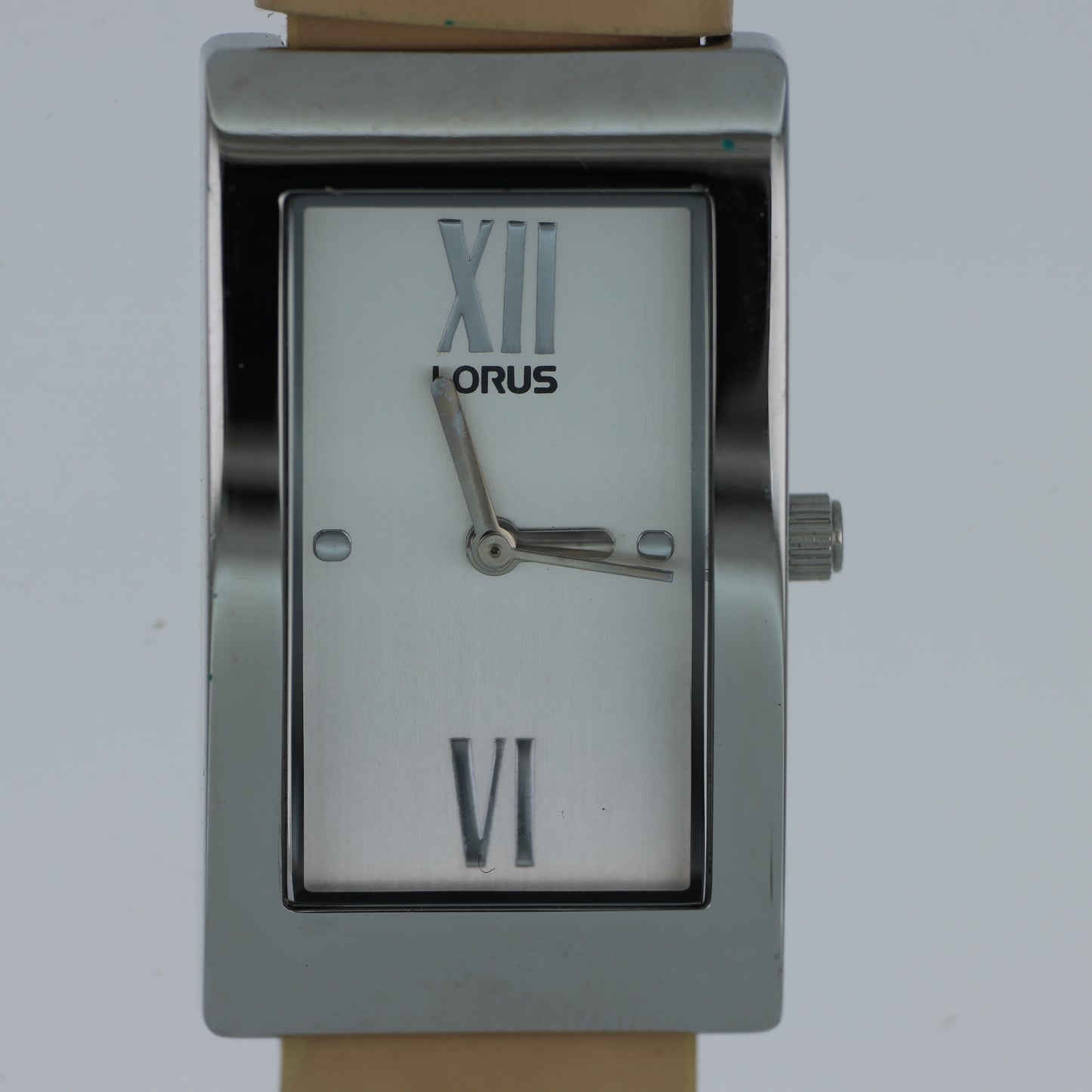 Lorus – Orologio Donna Cassa Rettangolare Quadrante Bianco Numeri Romani Cinturino Cuoio