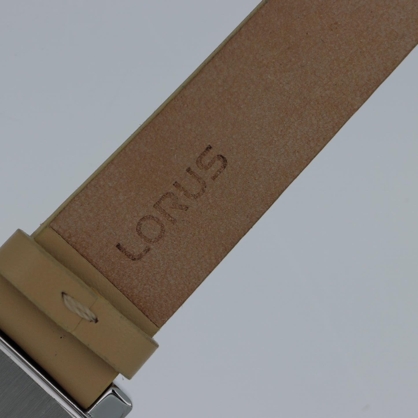 Lorus – Orologio Donna Cassa Rettangolare Quadrante Bianco Numeri Romani Cinturino Cuoio