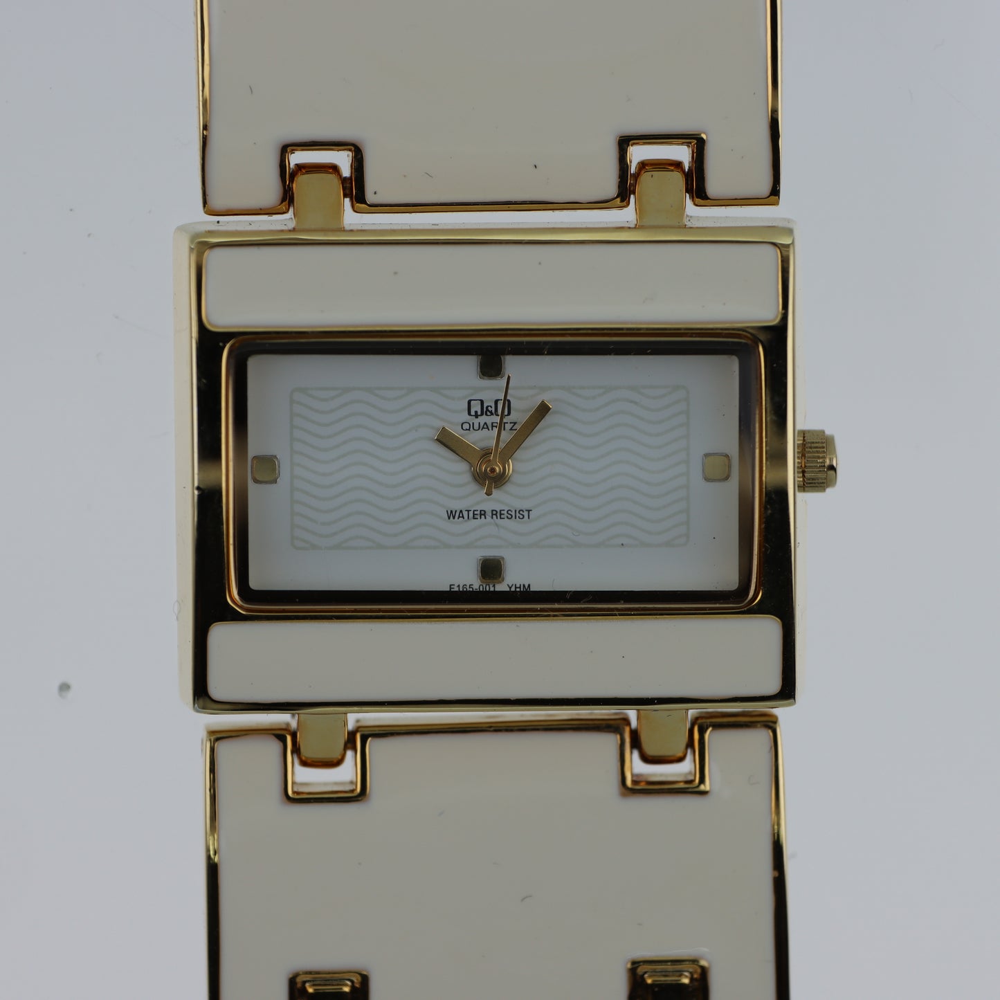 Q&Q – Orologio Donna Bracciale Rigido Bianco Oro Cassa Rettangolare Quadrante Guilloché Water Resist