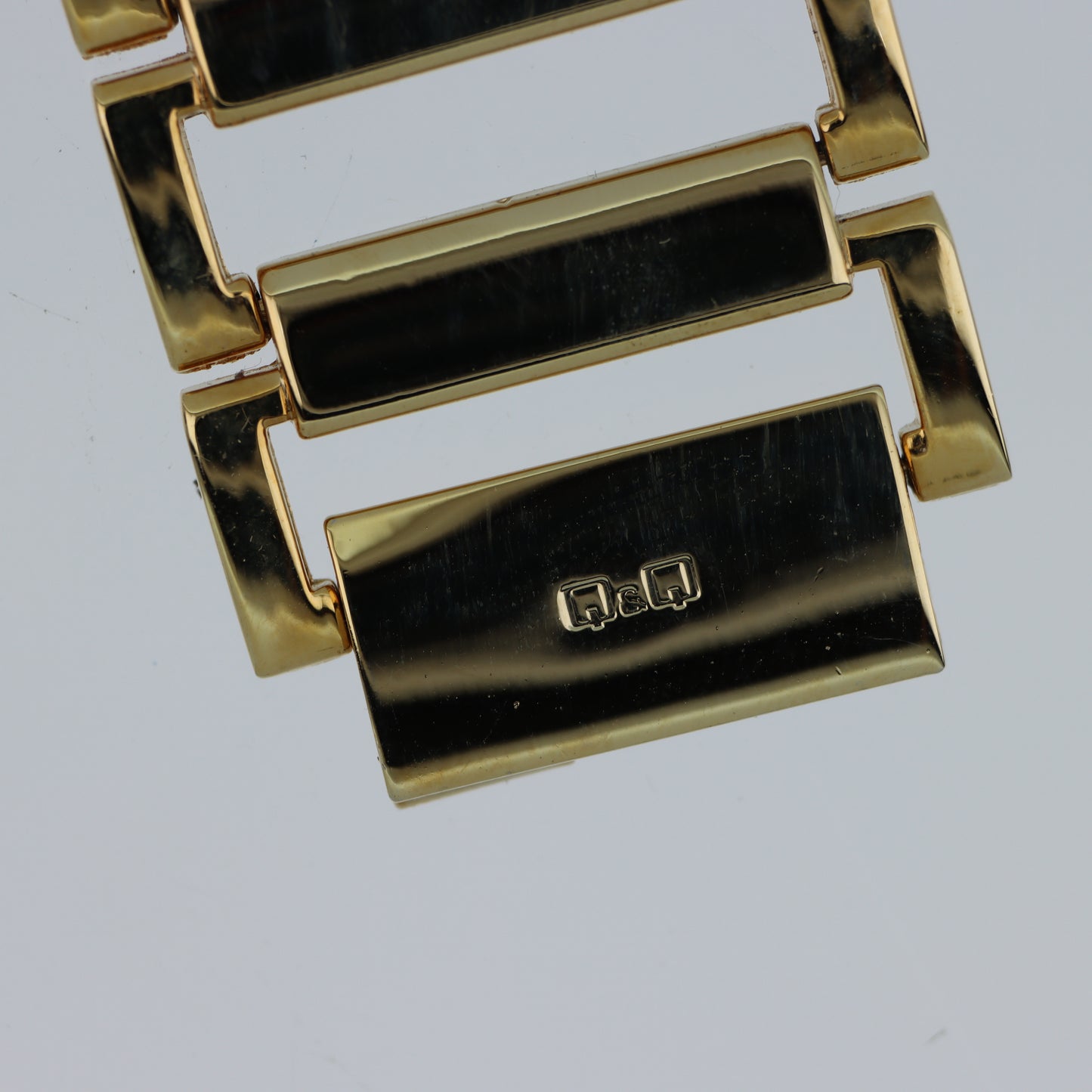 Q&Q – Orologio Donna Bracciale Rigido Bianco Oro Cassa Rettangolare Quadrante Guilloché Water Resist