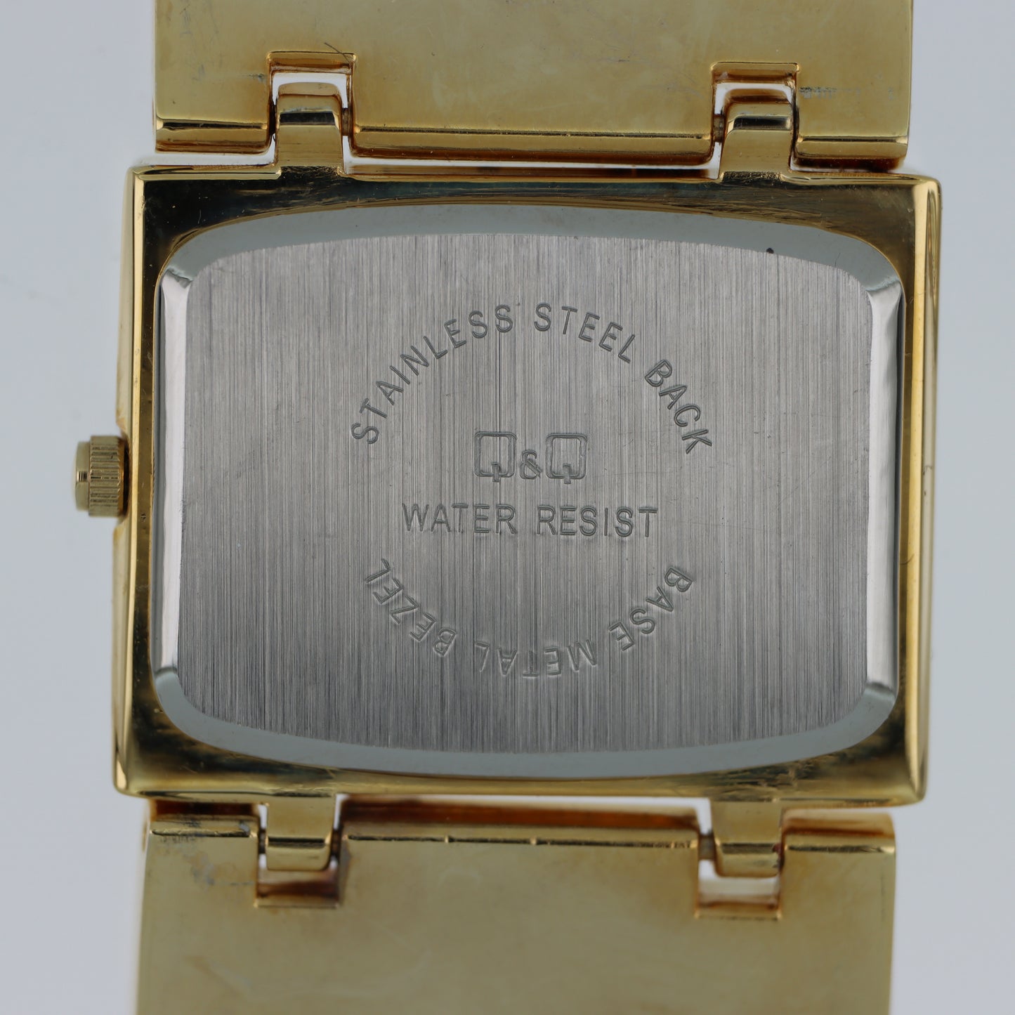 Q&Q – Orologio Donna Bracciale Rigido Bianco Oro Cassa Rettangolare Quadrante Guilloché Water Resist