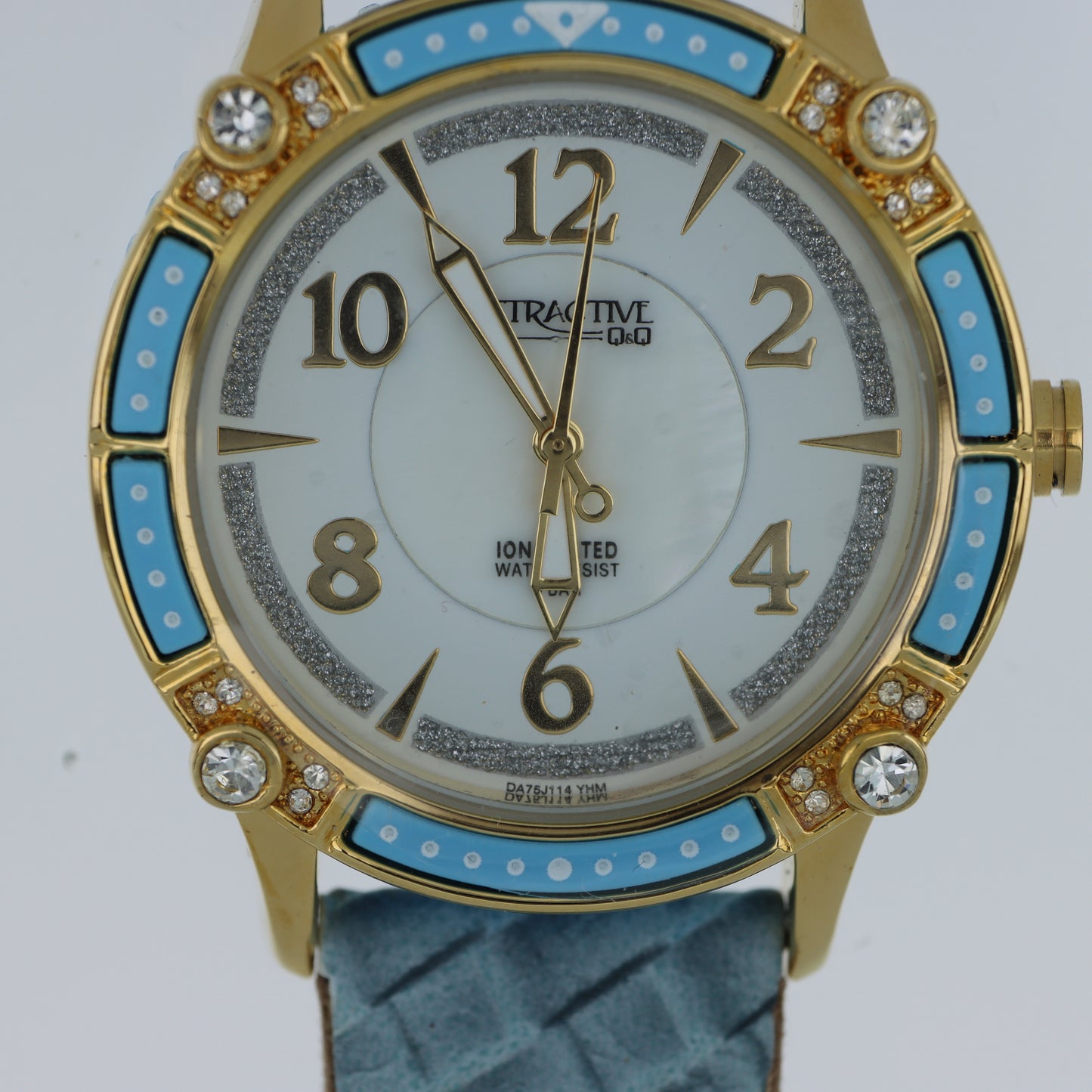 Q&Q Attractive – Orologio Donna Bezel Blu Smaltato Cristalli Madreperla Cinturino Trapuntato 5 Bar