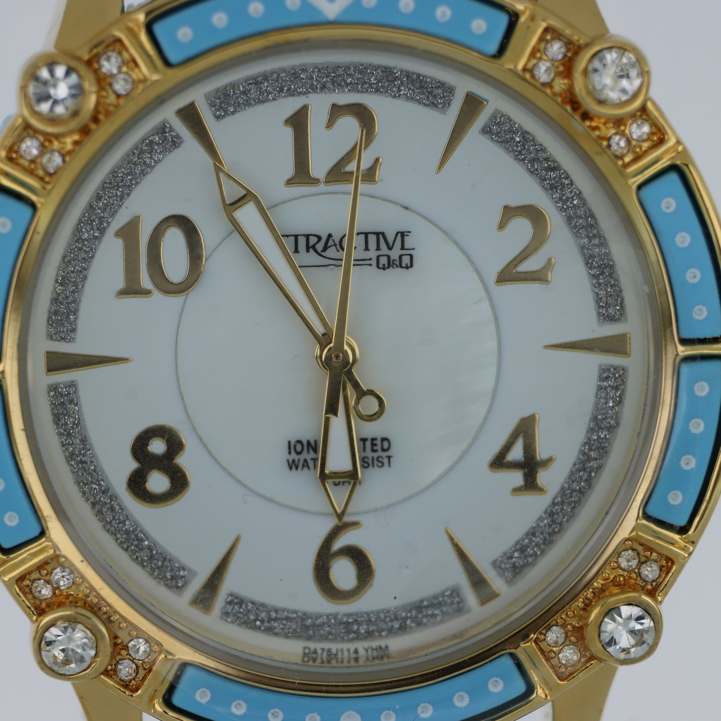 Q&Q Attractive – Orologio Donna Bezel Blu Smaltato Cristalli Madreperla Cinturino Trapuntato 5 Bar