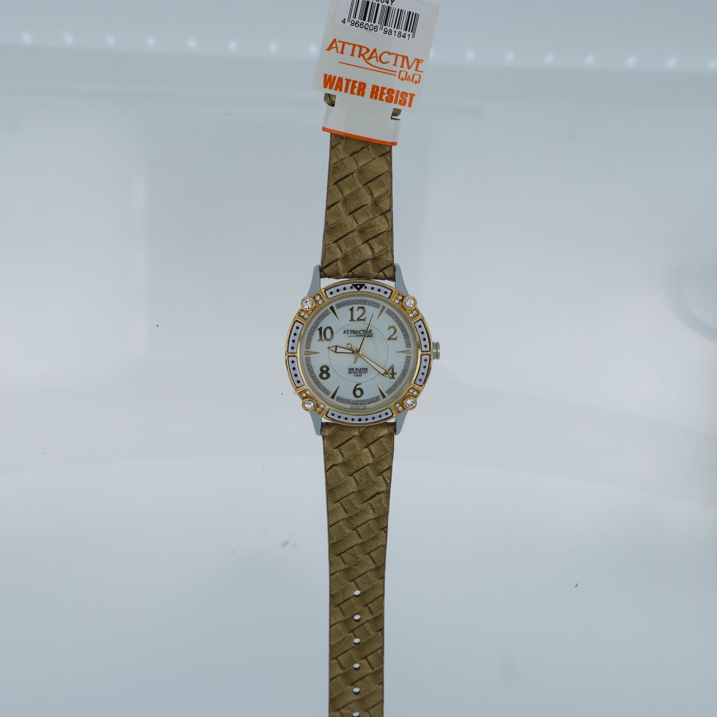 Q&Q Attractive – Orologio Donna Bezel Bianco Smaltato Cristalli Quadrante Glitter Cinturino Trapuntato Oro 5 Bar
