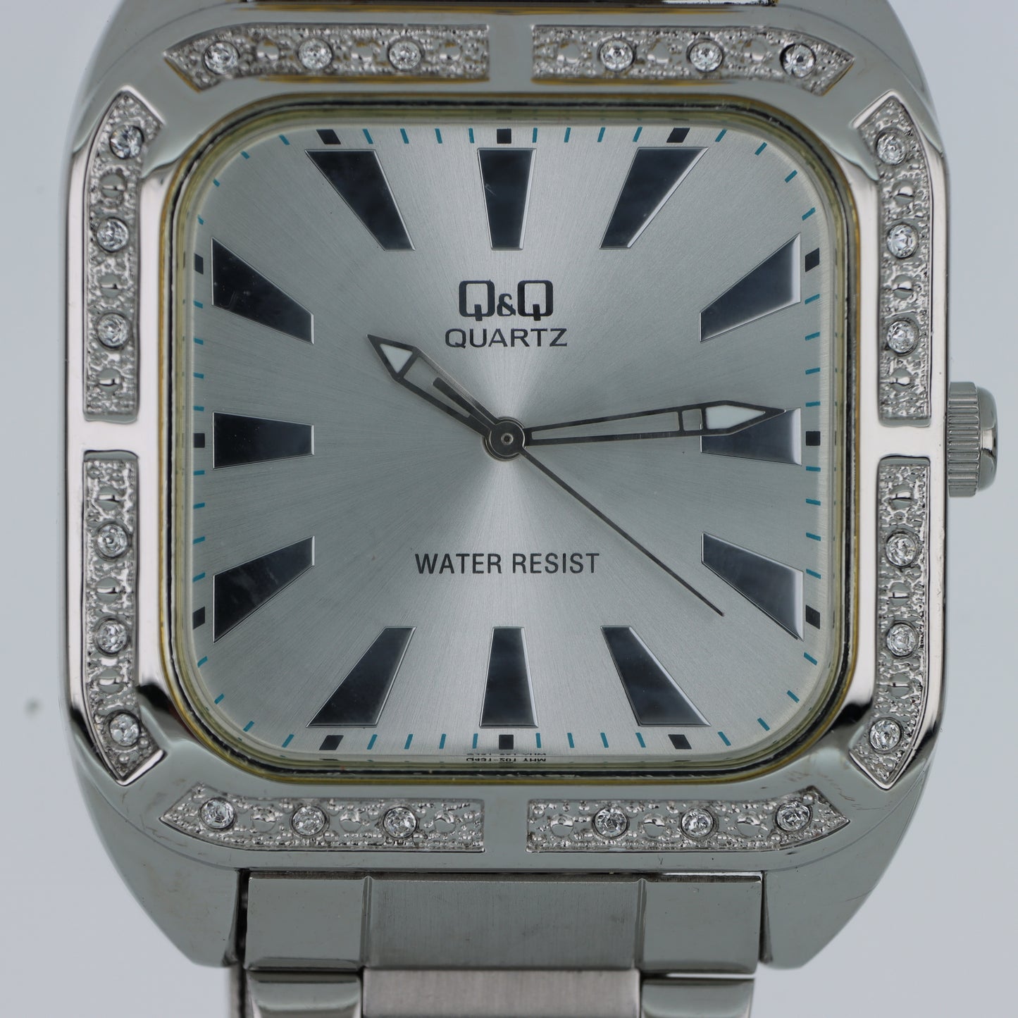 Q&Q – Orologio Donna Cassa Rettangolare Argento Bezel Pavé Cristalli Bracciale Acciaio Water Resist