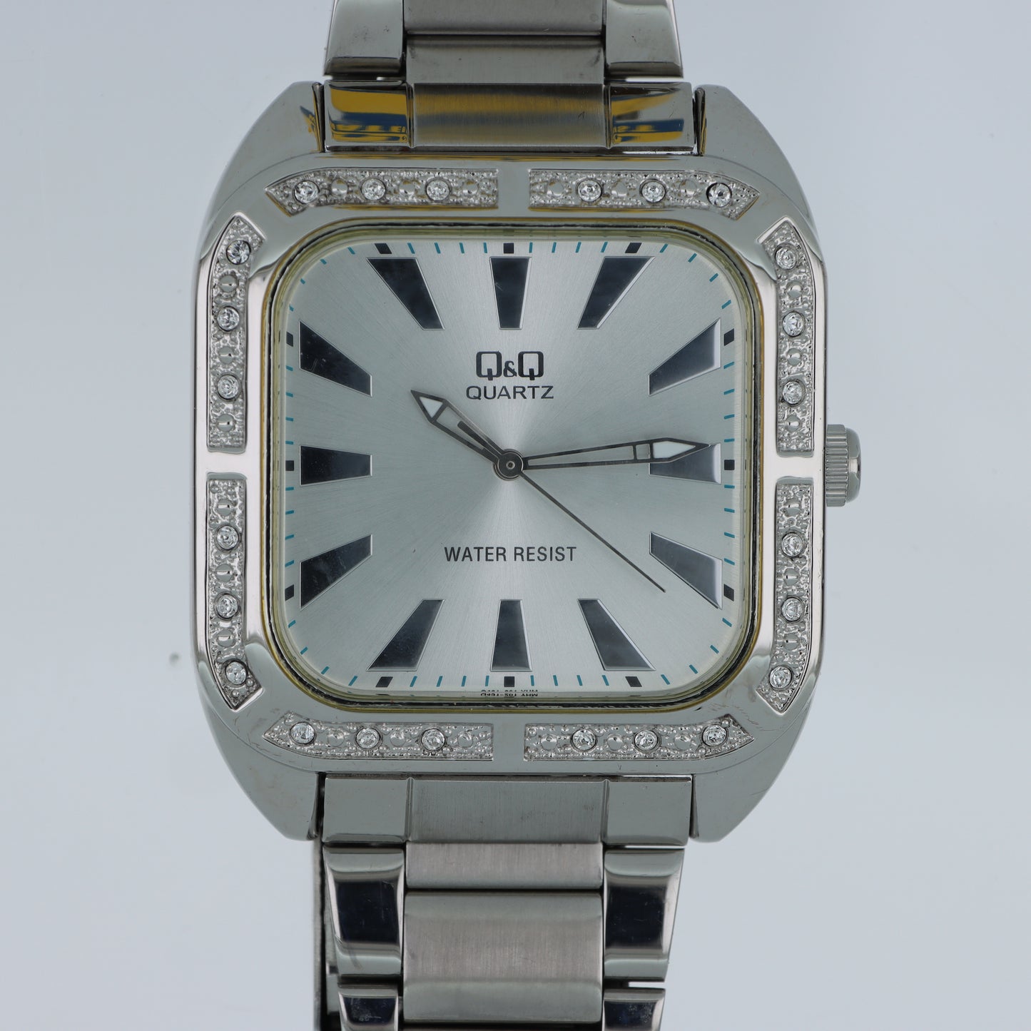 Q&Q – Orologio Donna Cassa Rettangolare Argento Bezel Pavé Cristalli Bracciale Acciaio Water Resist