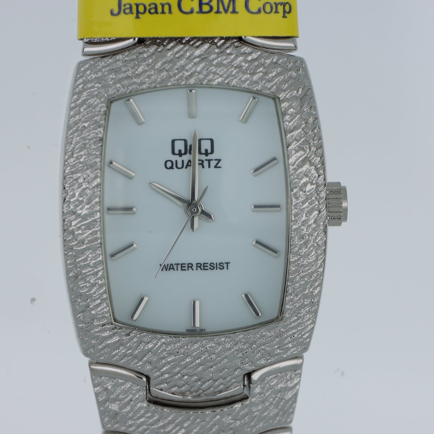 Q&Q – Orologio Donna Cassa Rettangolare Texture Rilievo Argento Quadrante Bianco Bracciale Espandibile Water Resist