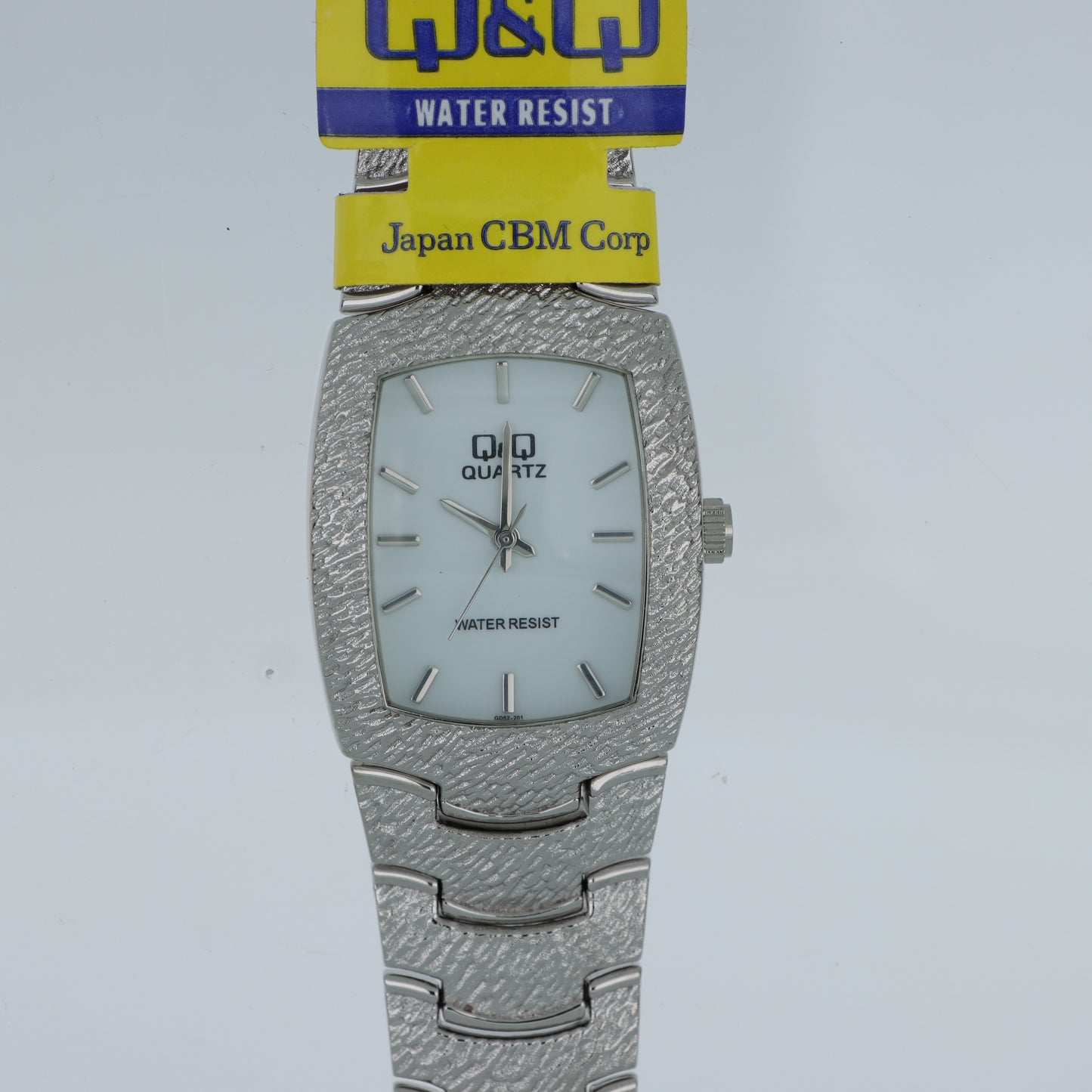 Q&Q – Orologio Donna Cassa Rettangolare Texture Rilievo Argento Quadrante Bianco Bracciale Espandibile Water Resist